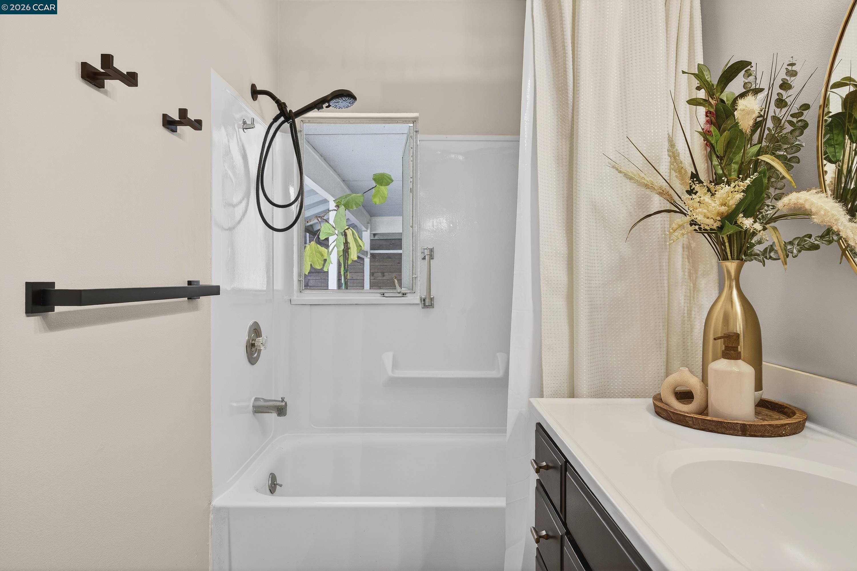 Detail Gallery Image 40 of 55 For 1165 Nob Hill Ave, Pinole,  CA 94564 - 3 Beds | 2 Baths