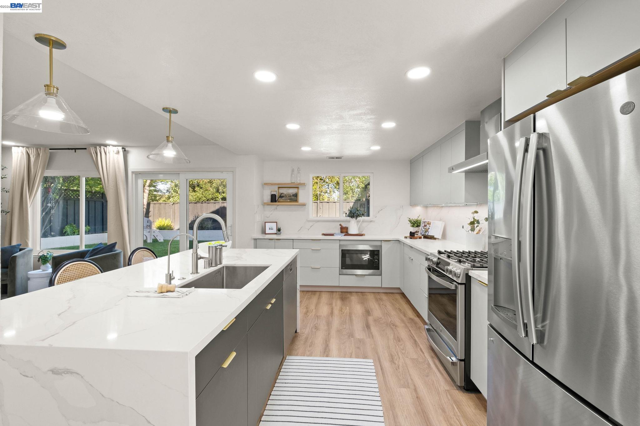 Detail Gallery Image 12 of 47 For 7921 Crossridge Dr, Dublin,  CA 94568 - 3 Beds | 2/1 Baths