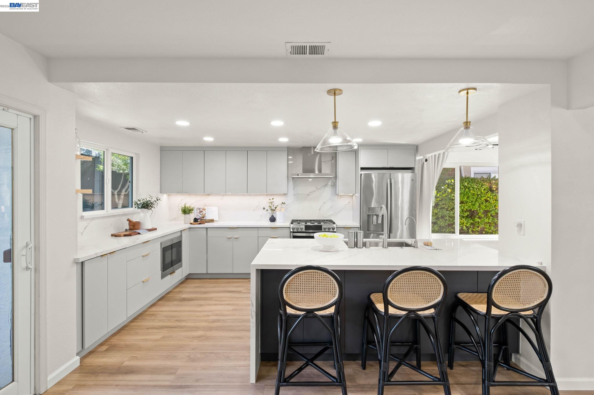 Detail Gallery Image 14 of 47 For 7921 Crossridge Dr, Dublin,  CA 94568 - 3 Beds | 2/1 Baths