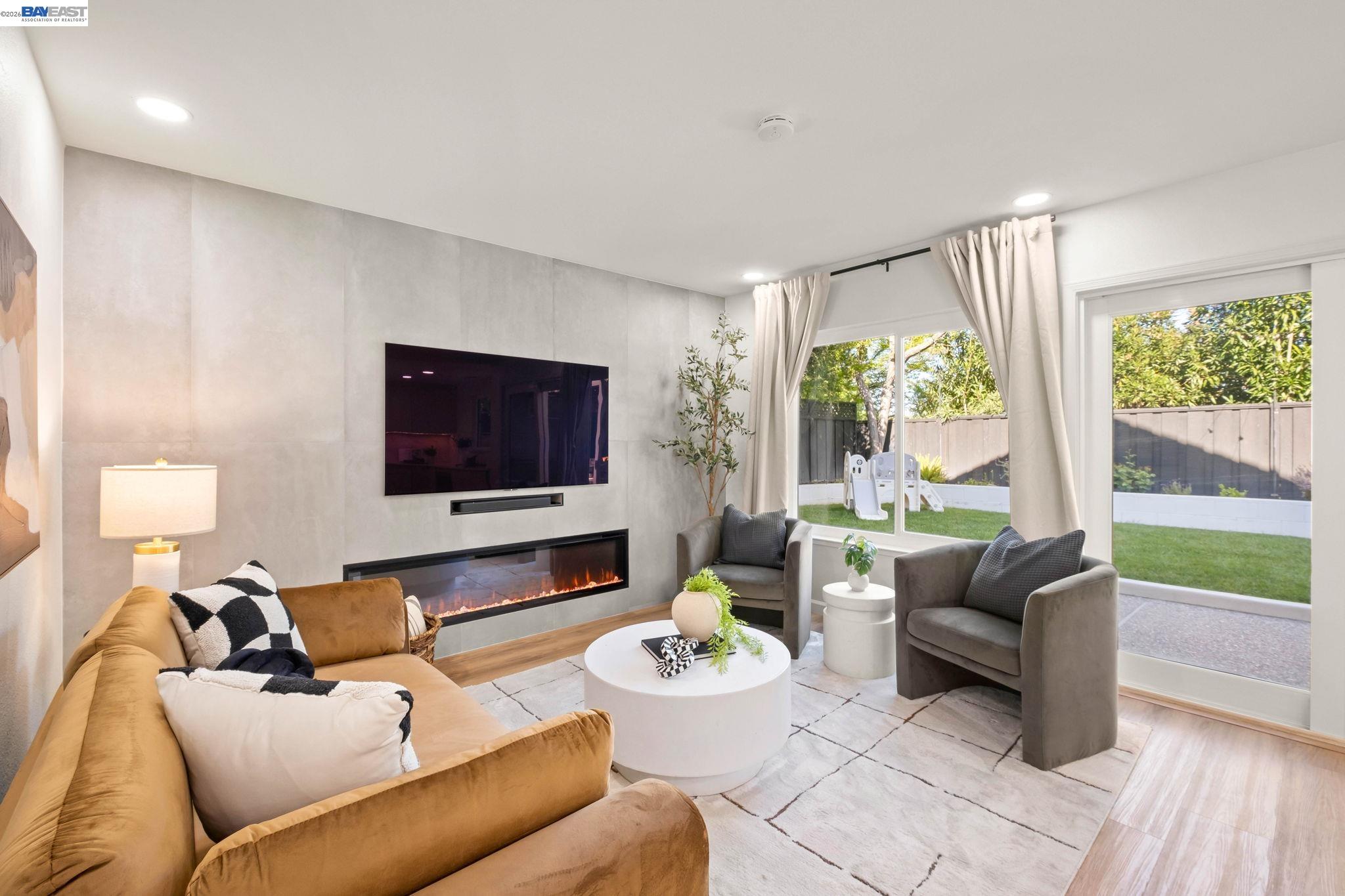 Detail Gallery Image 16 of 47 For 7921 Crossridge Dr, Dublin,  CA 94568 - 3 Beds | 2/1 Baths