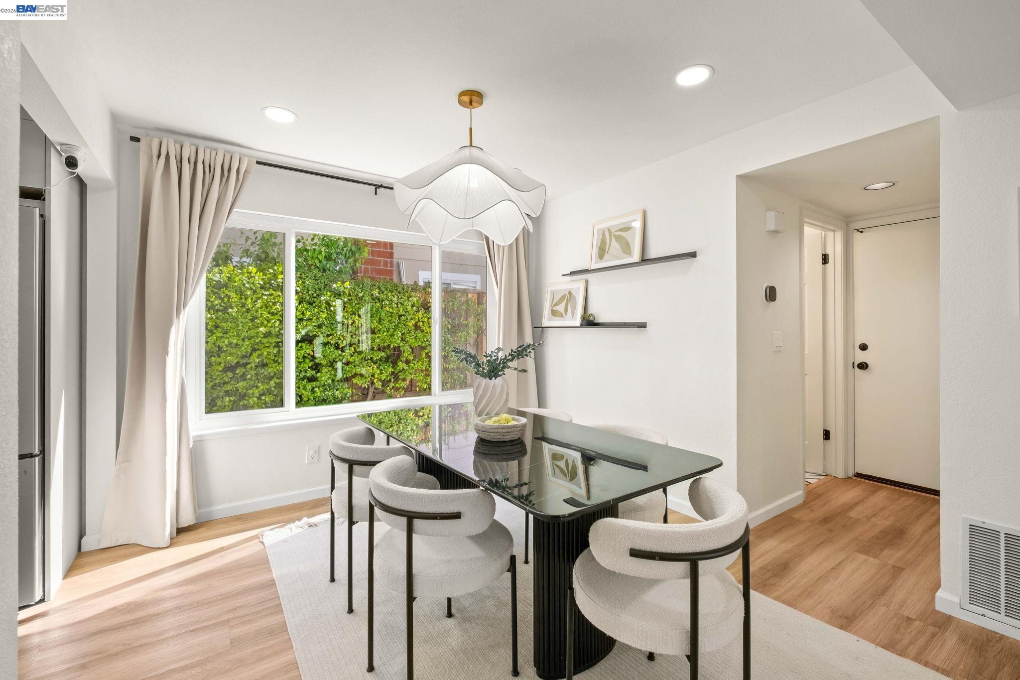 Detail Gallery Image 18 of 47 For 7921 Crossridge Dr, Dublin,  CA 94568 - 3 Beds | 2/1 Baths