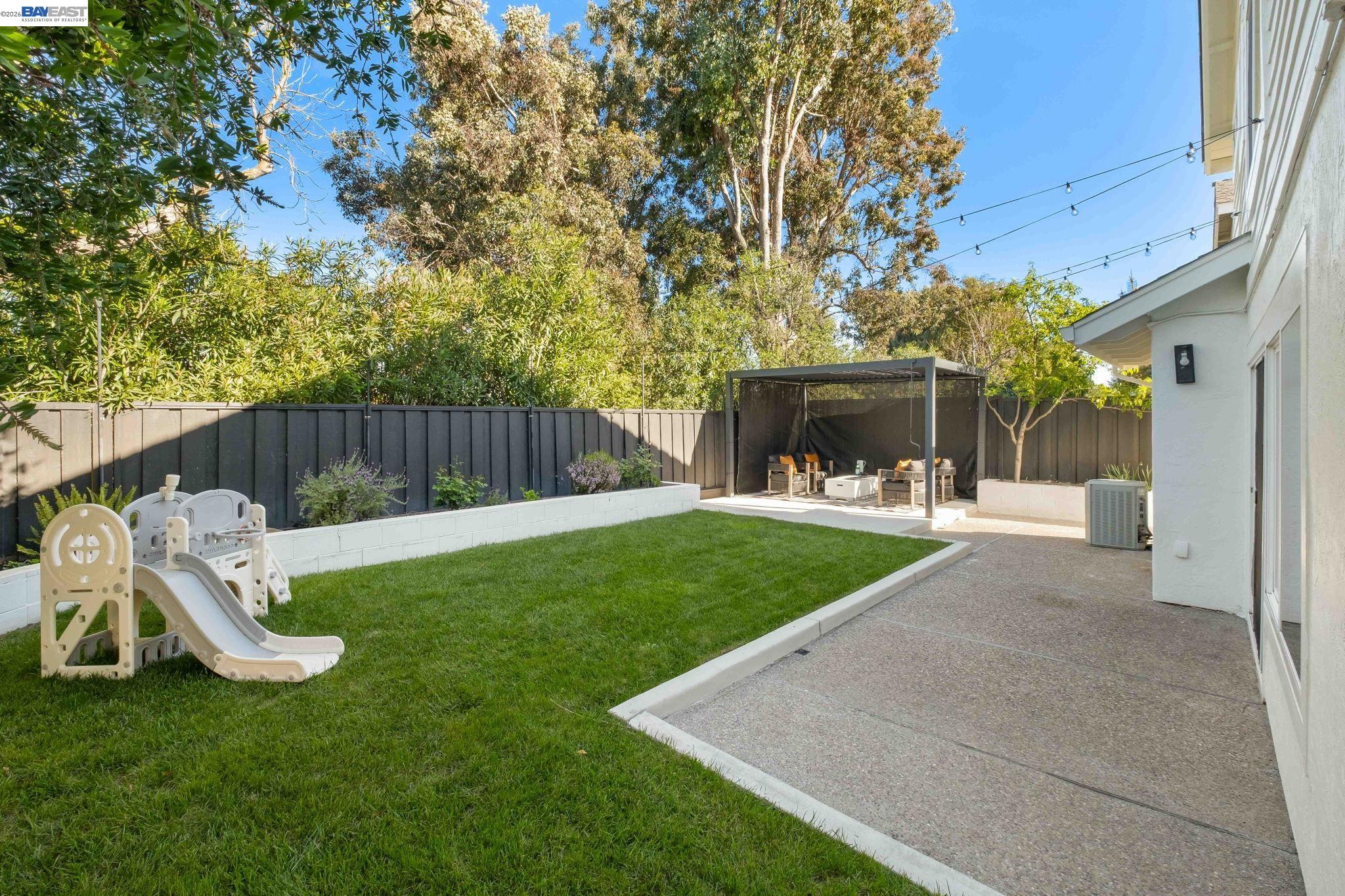 Detail Gallery Image 35 of 47 For 7921 Crossridge Dr, Dublin,  CA 94568 - 3 Beds | 2/1 Baths