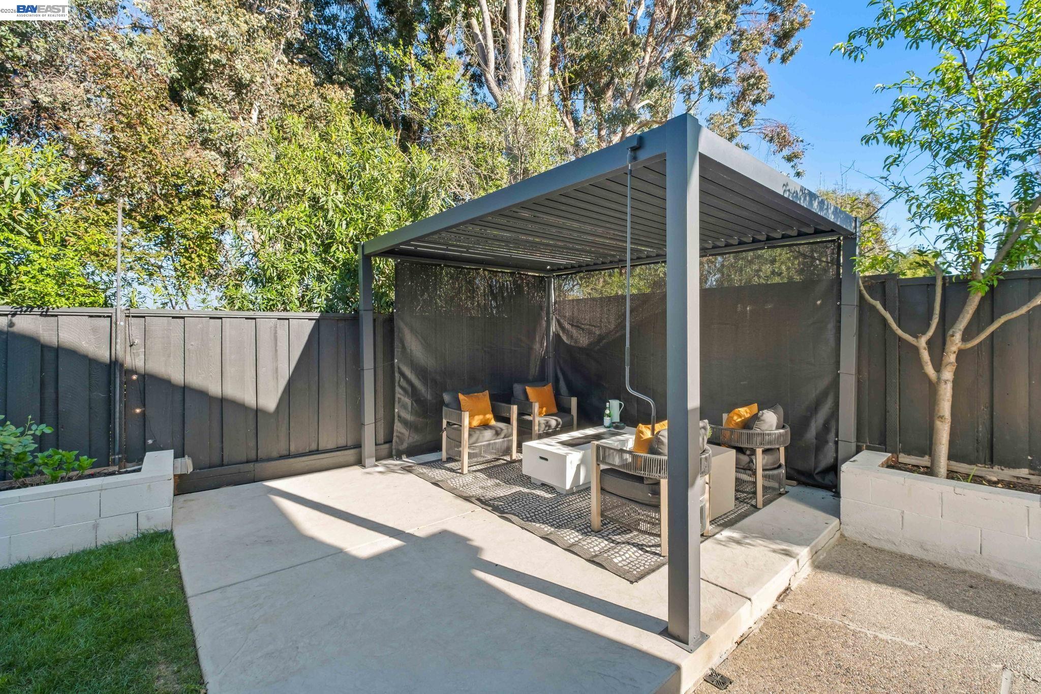 Detail Gallery Image 37 of 47 For 7921 Crossridge Dr, Dublin,  CA 94568 - 3 Beds | 2/1 Baths