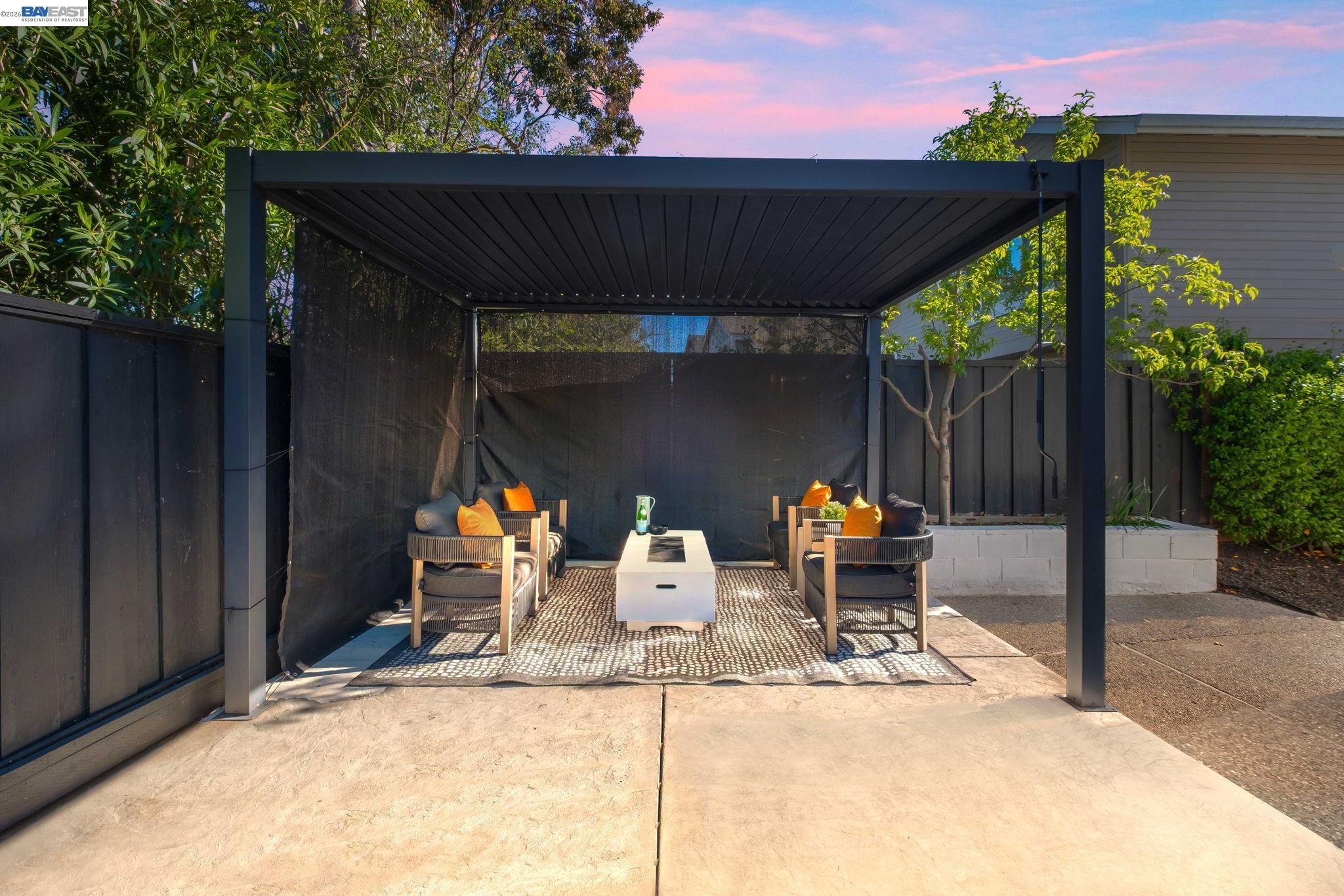 Detail Gallery Image 38 of 47 For 7921 Crossridge Dr, Dublin,  CA 94568 - 3 Beds | 2/1 Baths