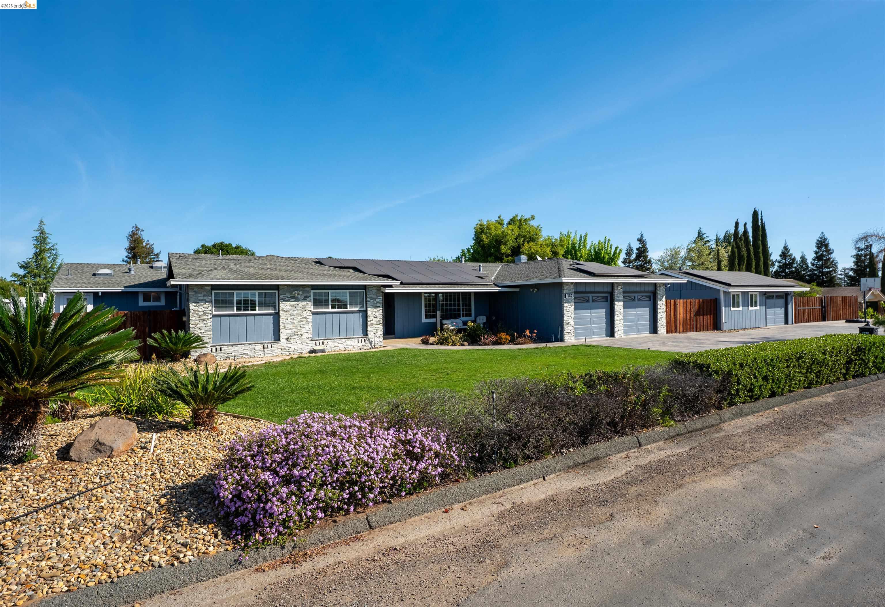 Detail Gallery Image 2 of 60 For 147 Loren Ln, Oakley,  CA 94561 - 4 Beds | 3/1 Baths