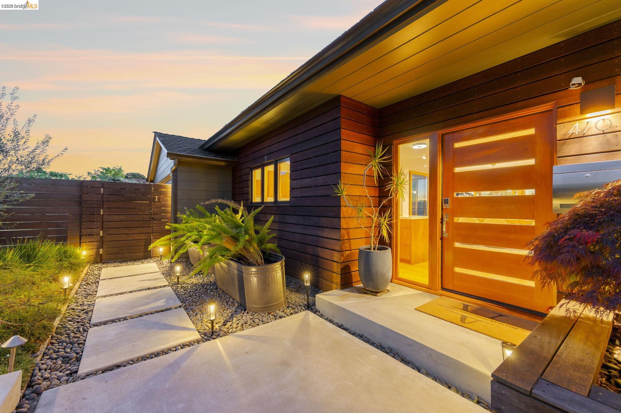 Front Image Thumbnail for EB41128556