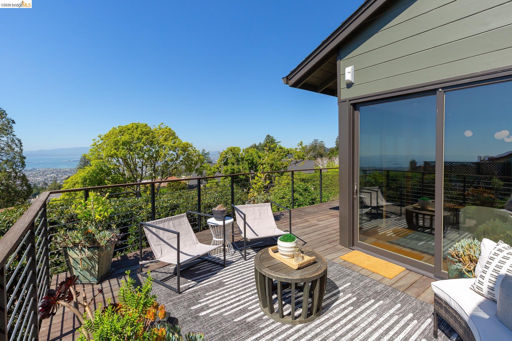 Detail Gallery Image 16 of 59 For 470 Spruce St, Berkeley,  CA 94708 - 5 Beds | 3 Baths