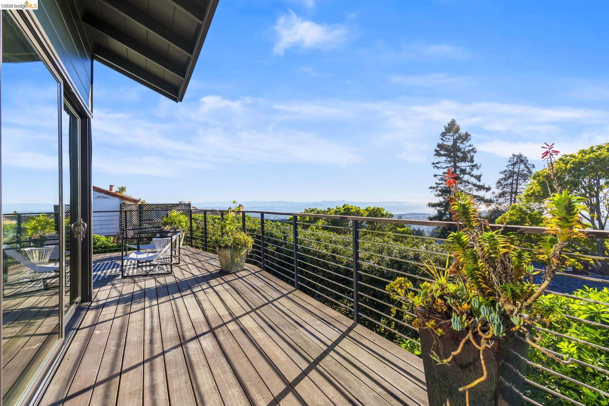 Detail Gallery Image 17 of 59 For 470 Spruce St, Berkeley,  CA 94708 - 5 Beds | 3 Baths