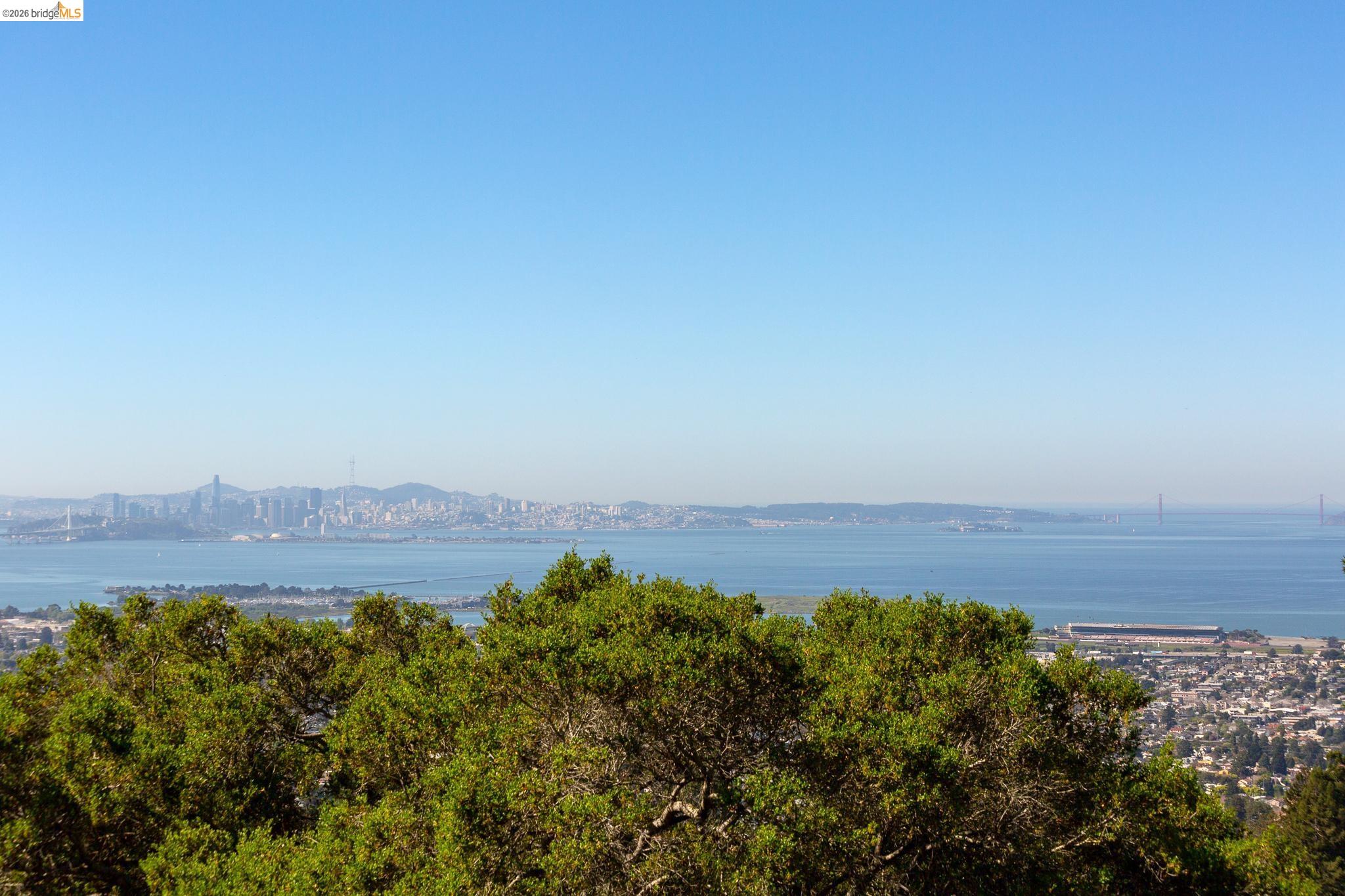 Detail Gallery Image 19 of 59 For 470 Spruce St, Berkeley,  CA 94708 - 5 Beds | 3 Baths