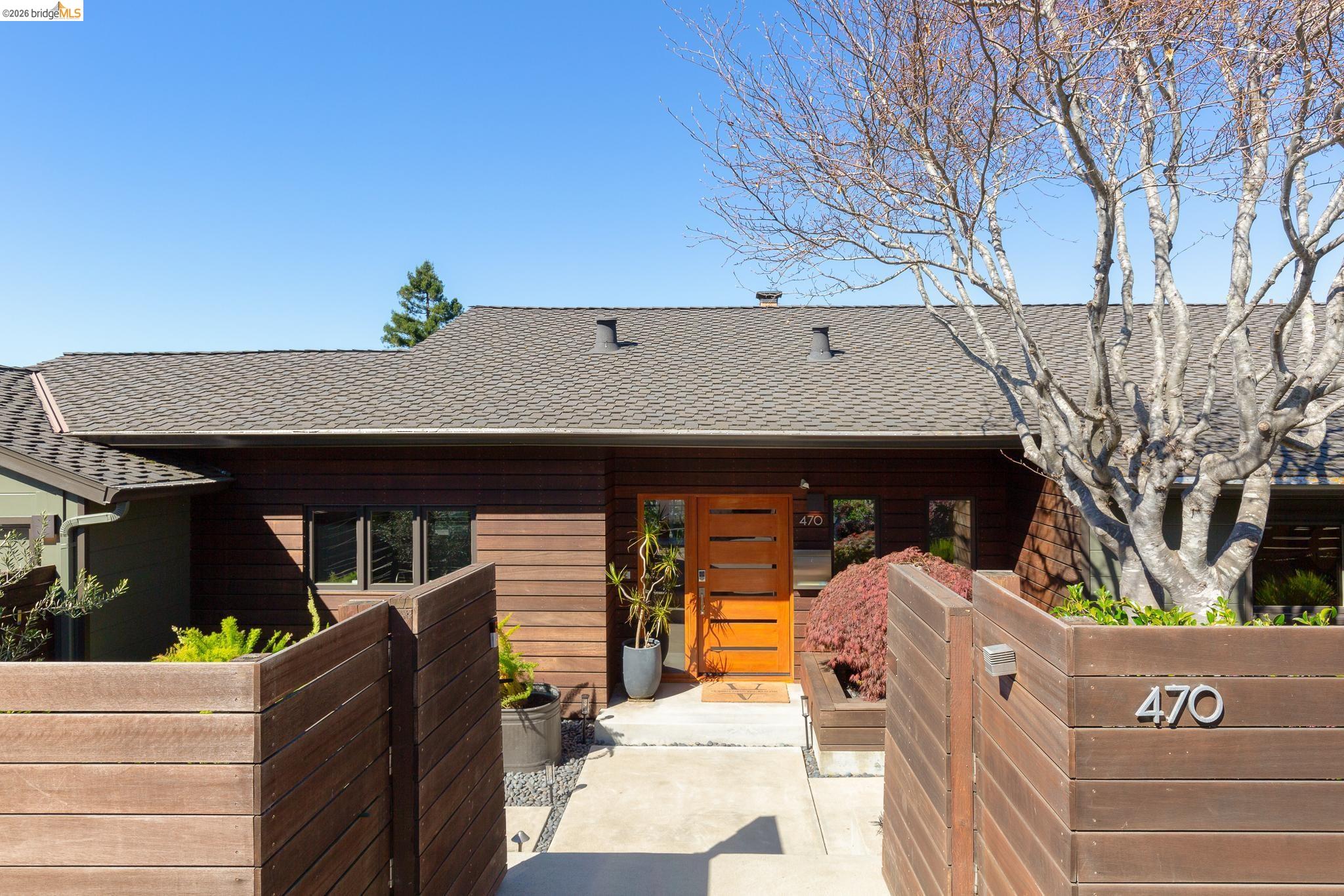 Detail Gallery Image 4 of 59 For 470 Spruce St, Berkeley,  CA 94708 - 5 Beds | 3 Baths