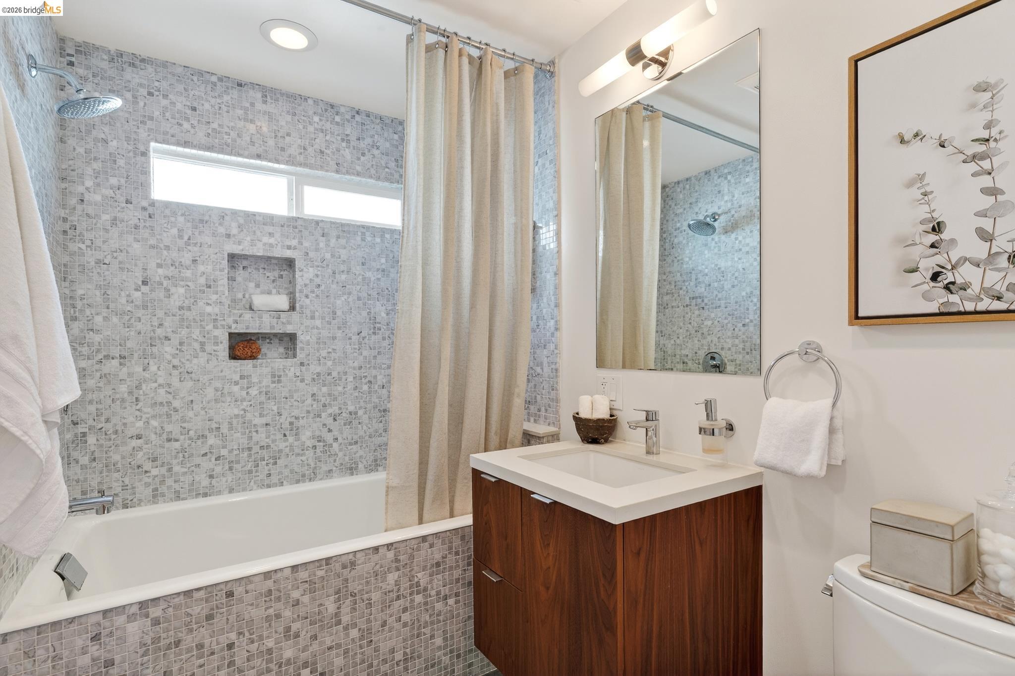 Detail Gallery Image 32 of 59 For 470 Spruce St, Berkeley,  CA 94708 - 5 Beds | 3 Baths