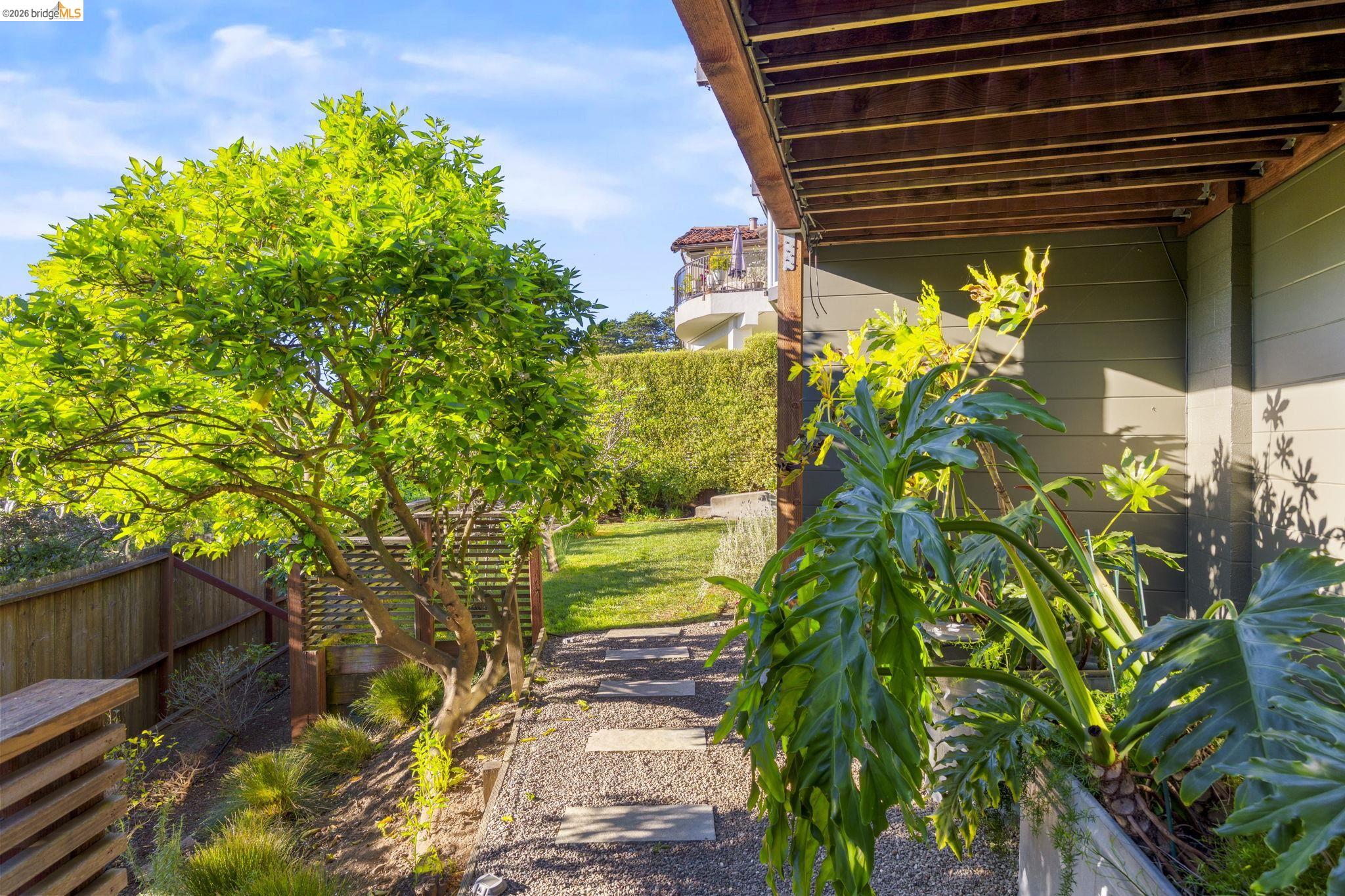 Detail Gallery Image 44 of 59 For 470 Spruce St, Berkeley,  CA 94708 - 5 Beds | 3 Baths