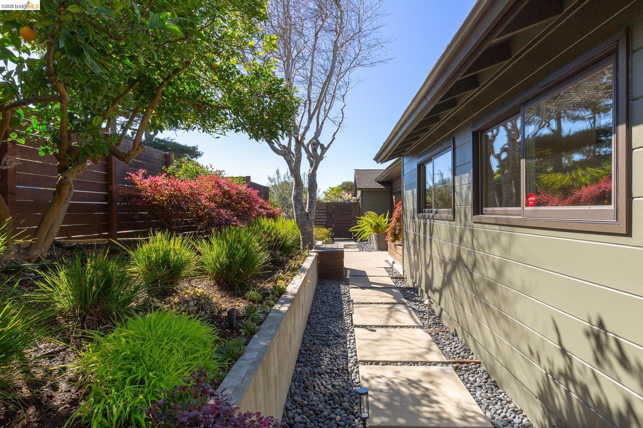 Detail Gallery Image 50 of 59 For 470 Spruce St, Berkeley,  CA 94708 - 5 Beds | 3 Baths