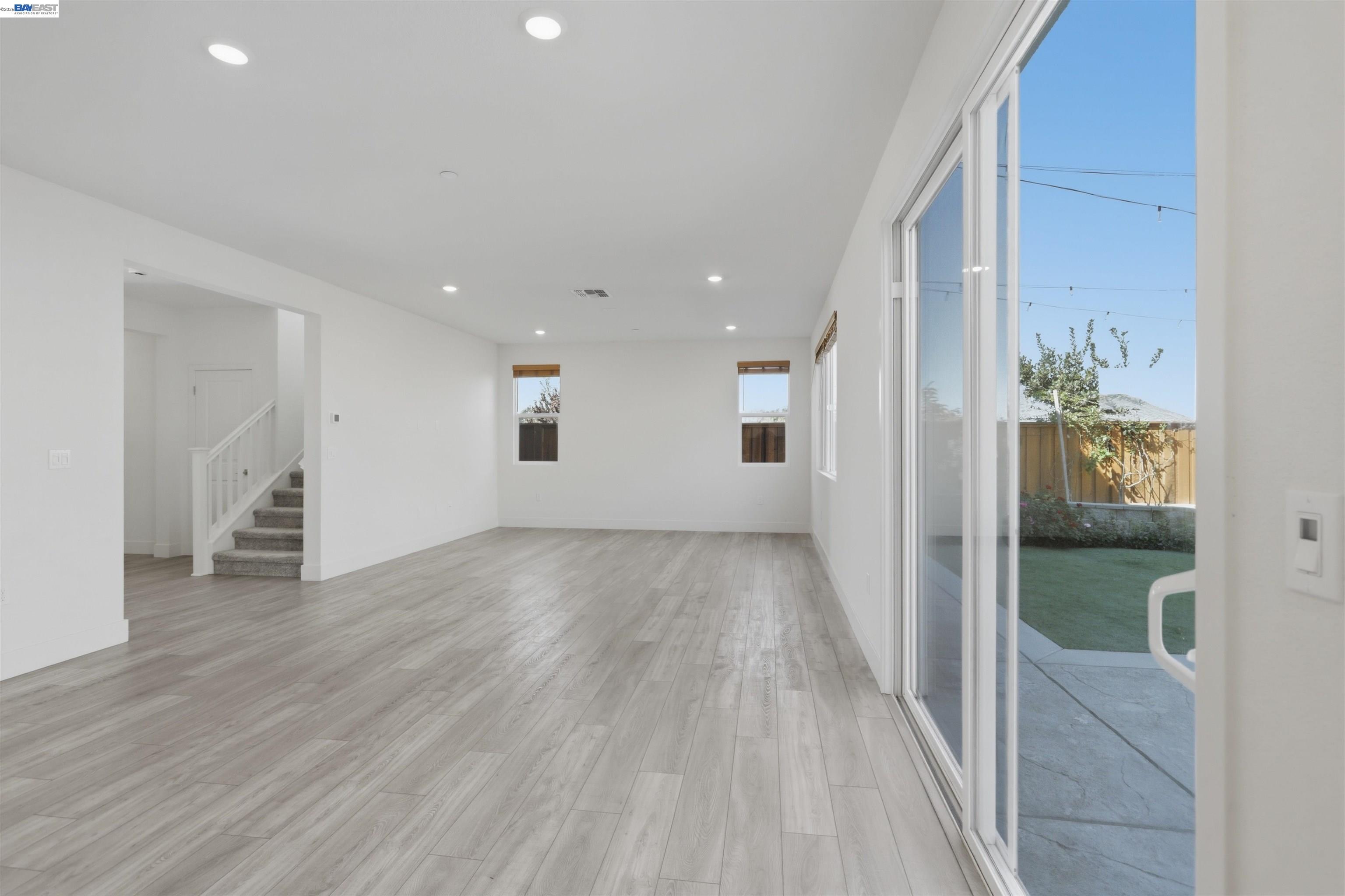 Detail Gallery Image 7 of 18 For 464 Coolcrest Dr, Oakley,  CA 94561 - 4 Beds | 3 Baths