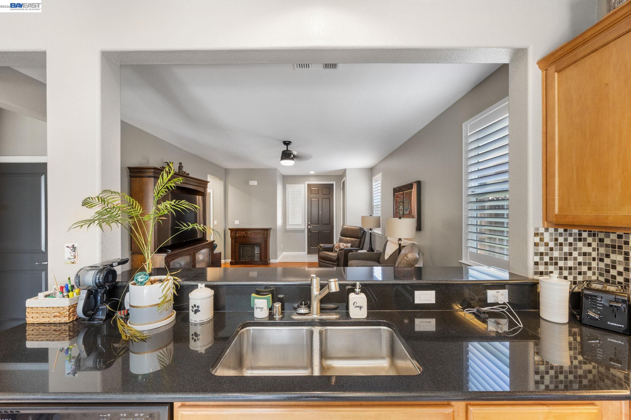 Detail Gallery Image 12 of 31 For 7417 Chatsworth Cir, Elk Grove,  CA 95757 - 2 Beds | 2 Baths