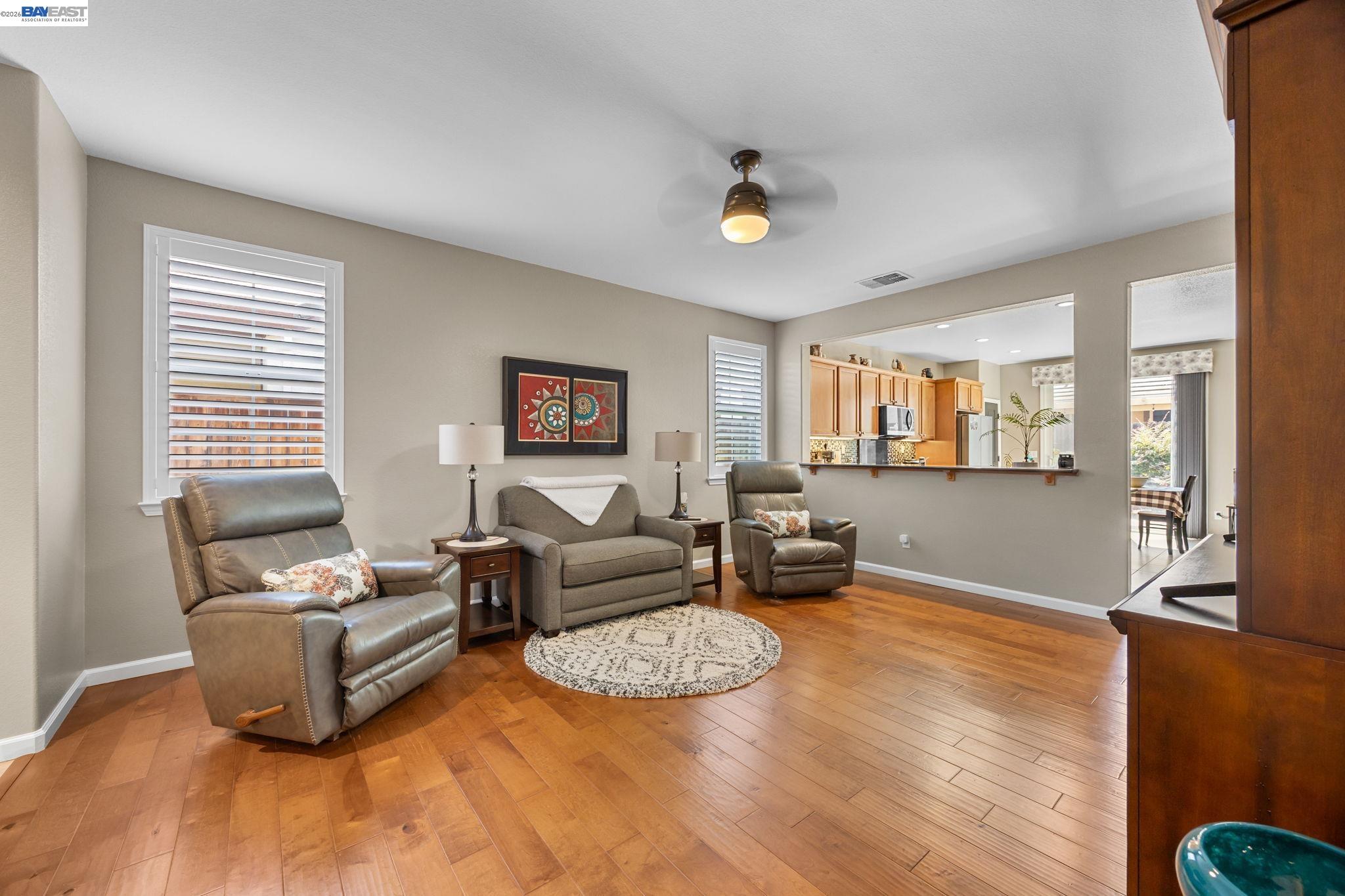 Detail Gallery Image 4 of 31 For 7417 Chatsworth Cir, Elk Grove,  CA 95757 - 2 Beds | 2 Baths