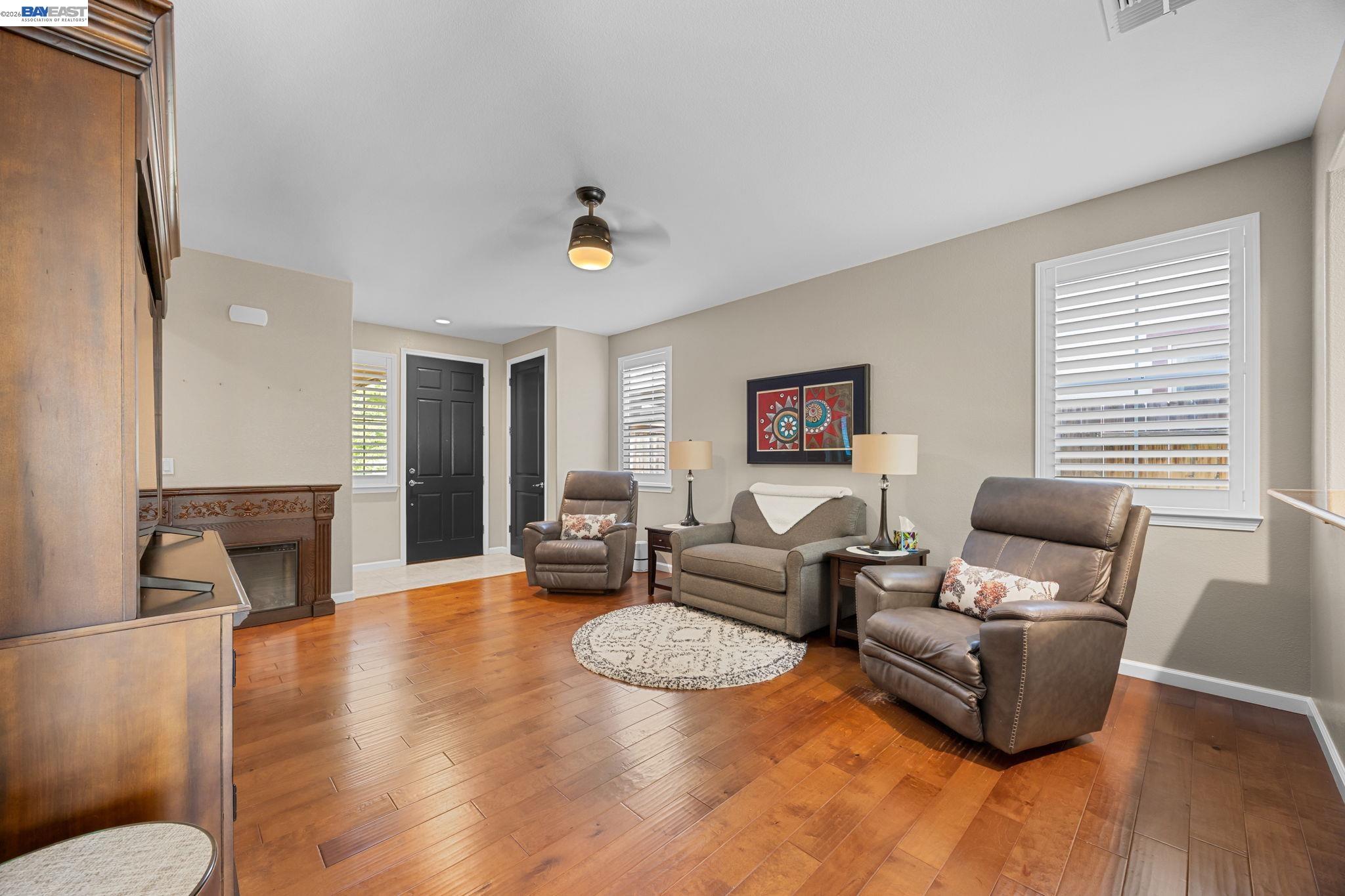 Detail Gallery Image 5 of 31 For 7417 Chatsworth Cir, Elk Grove,  CA 95757 - 2 Beds | 2 Baths