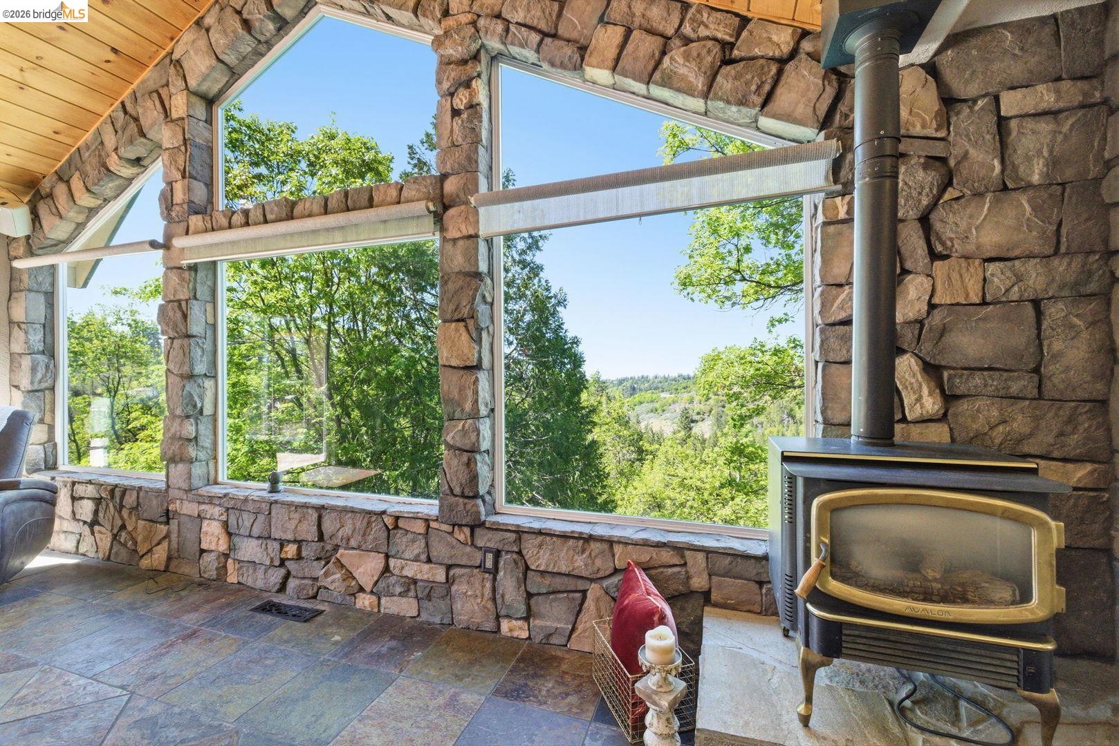 Detail Gallery Image 12 of 60 For 19722 Westview Dr, Twain Harte,  CA 95383 - 4 Beds | 4/1 Baths