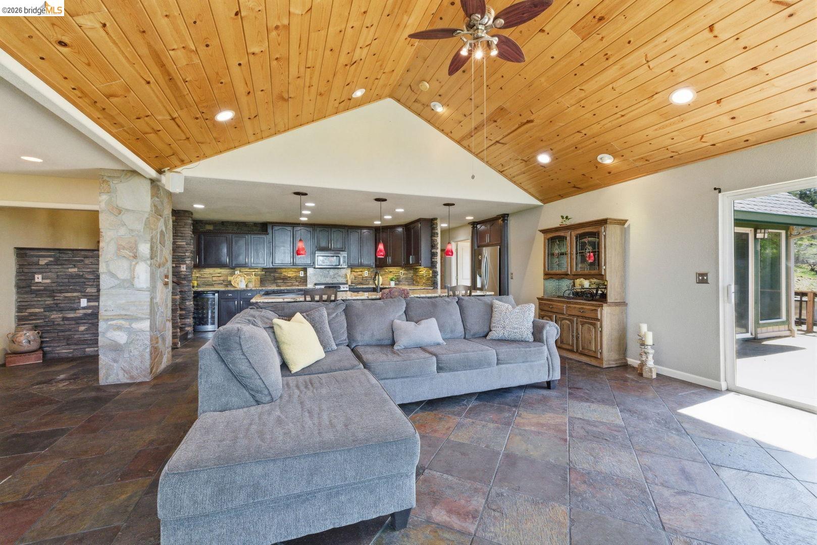 Detail Gallery Image 13 of 60 For 19722 Westview Dr, Twain Harte,  CA 95383 - 4 Beds | 4/1 Baths