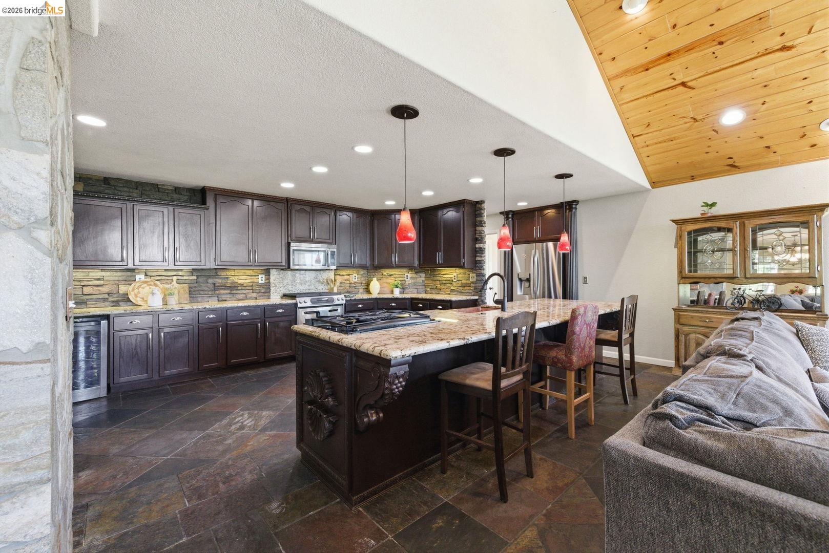 Detail Gallery Image 15 of 60 For 19722 Westview Dr, Twain Harte,  CA 95383 - 4 Beds | 4/1 Baths