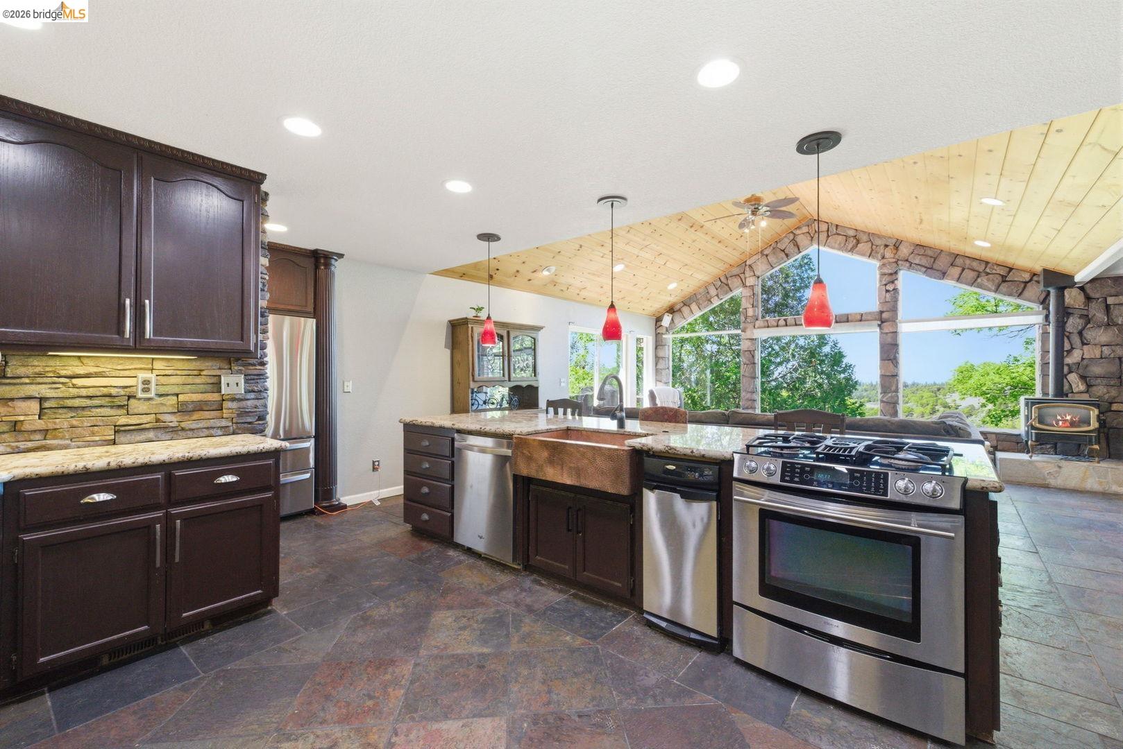 Detail Gallery Image 16 of 60 For 19722 Westview Dr, Twain Harte,  CA 95383 - 4 Beds | 4/1 Baths