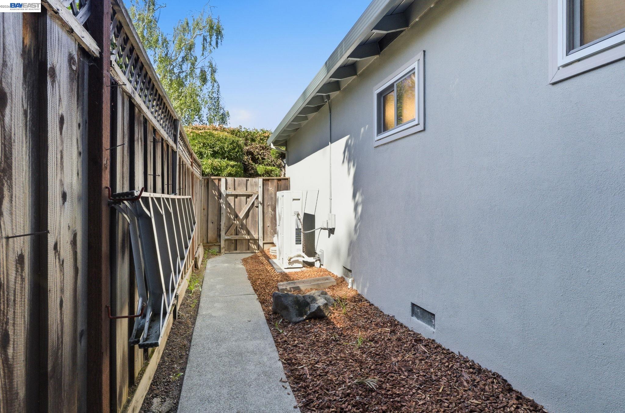 Detail Gallery Image 14 of 59 For 2645 Swanson Way, Mountain View,  CA 94040 - 4 Beds | 3 Baths