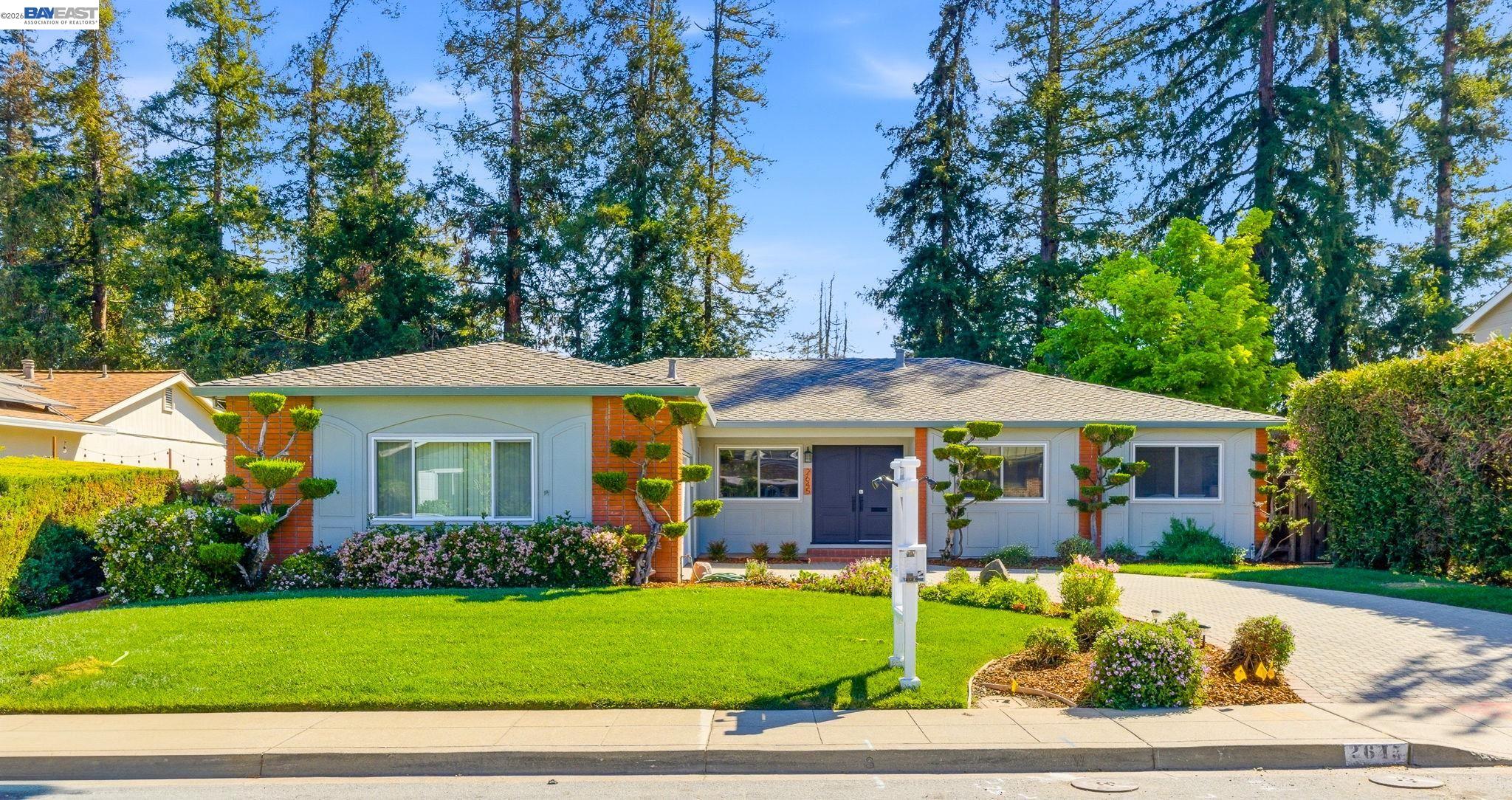 Detail Gallery Image 5 of 59 For 2645 Swanson Way, Mountain View,  CA 94040 - 4 Beds | 3 Baths