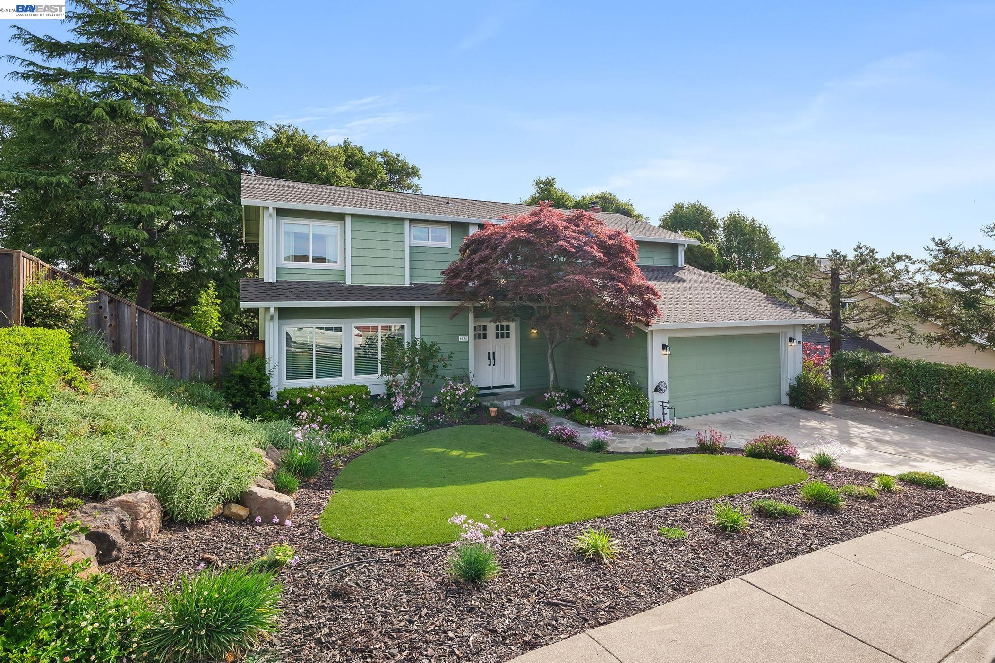 Detail Gallery Image 2 of 27 For 6034 Slopeview Ct, Castro Valley,  CA 94552 - 4 Beds | 2/1 Baths