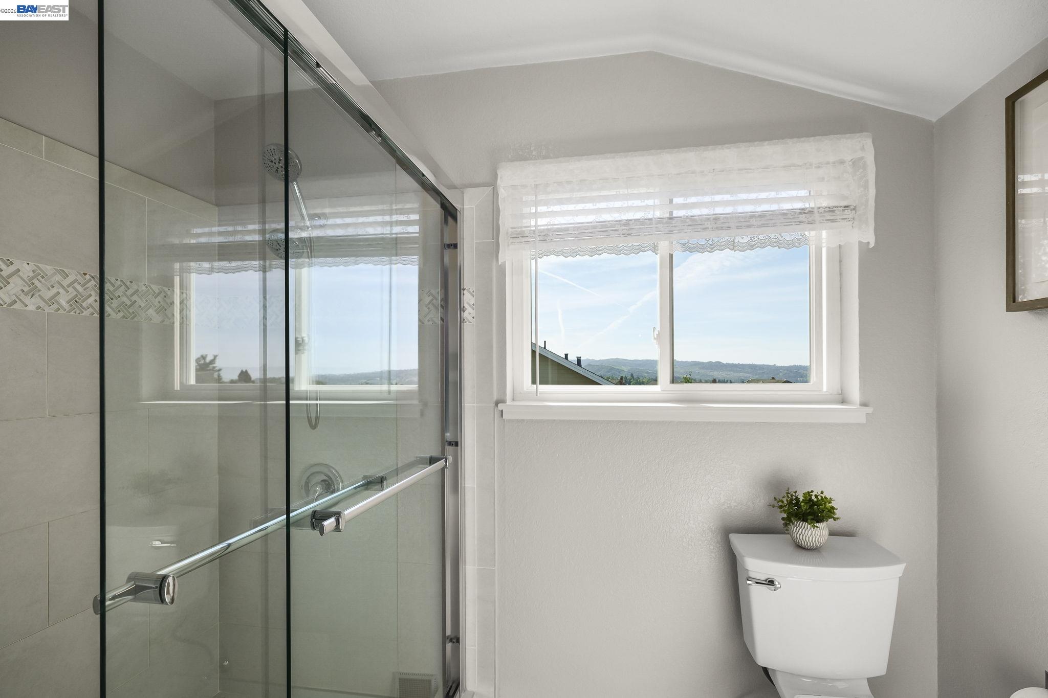 Detail Gallery Image 19 of 27 For 6034 Slopeview Ct, Castro Valley,  CA 94552 - 4 Beds | 2/1 Baths