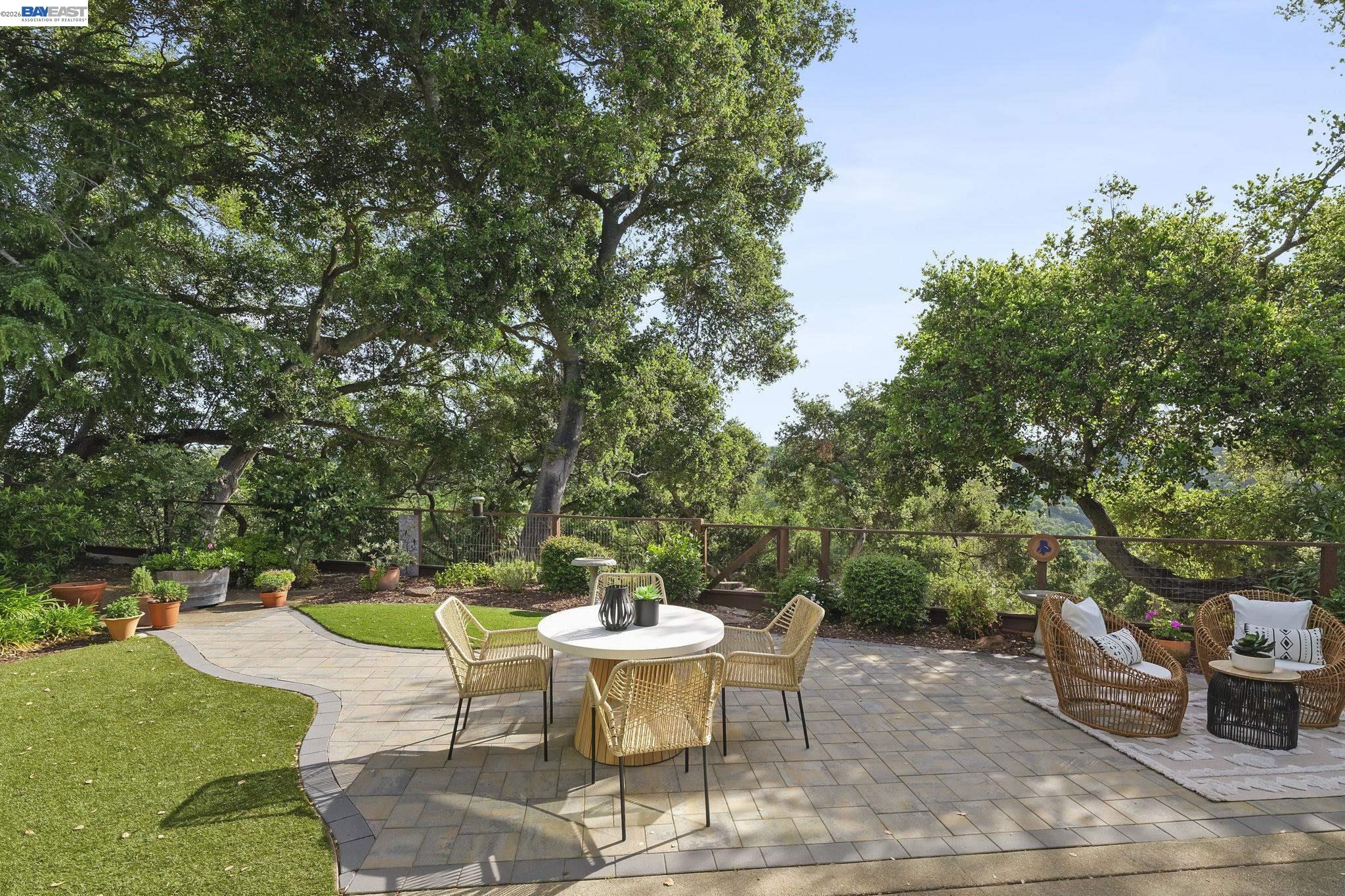 Detail Gallery Image 24 of 27 For 6034 Slopeview Ct, Castro Valley,  CA 94552 - 4 Beds | 2/1 Baths