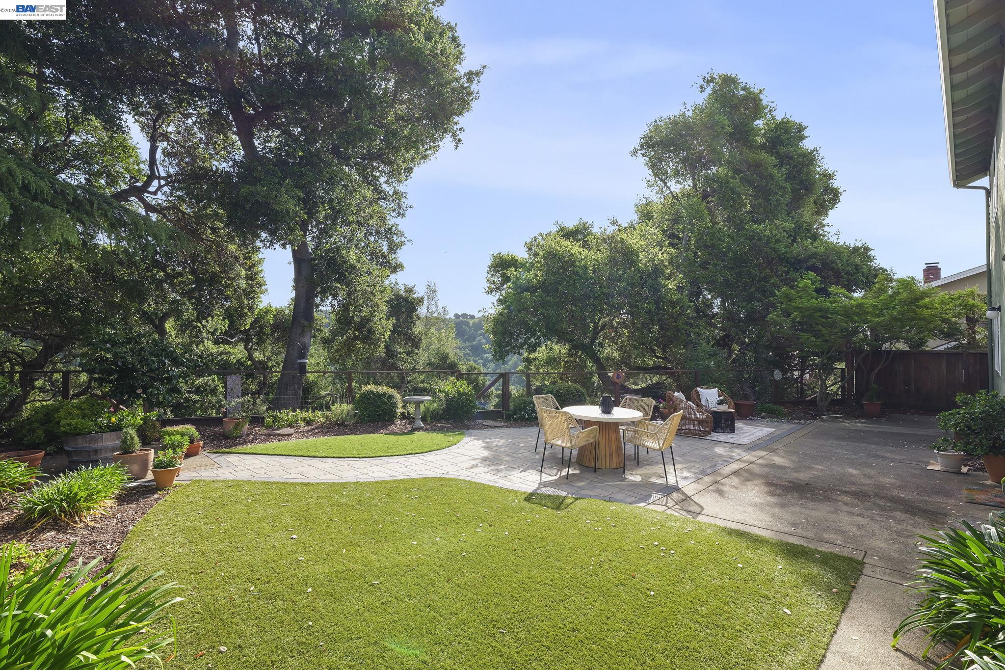 Detail Gallery Image 26 of 27 For 6034 Slopeview Ct, Castro Valley,  CA 94552 - 4 Beds | 2/1 Baths