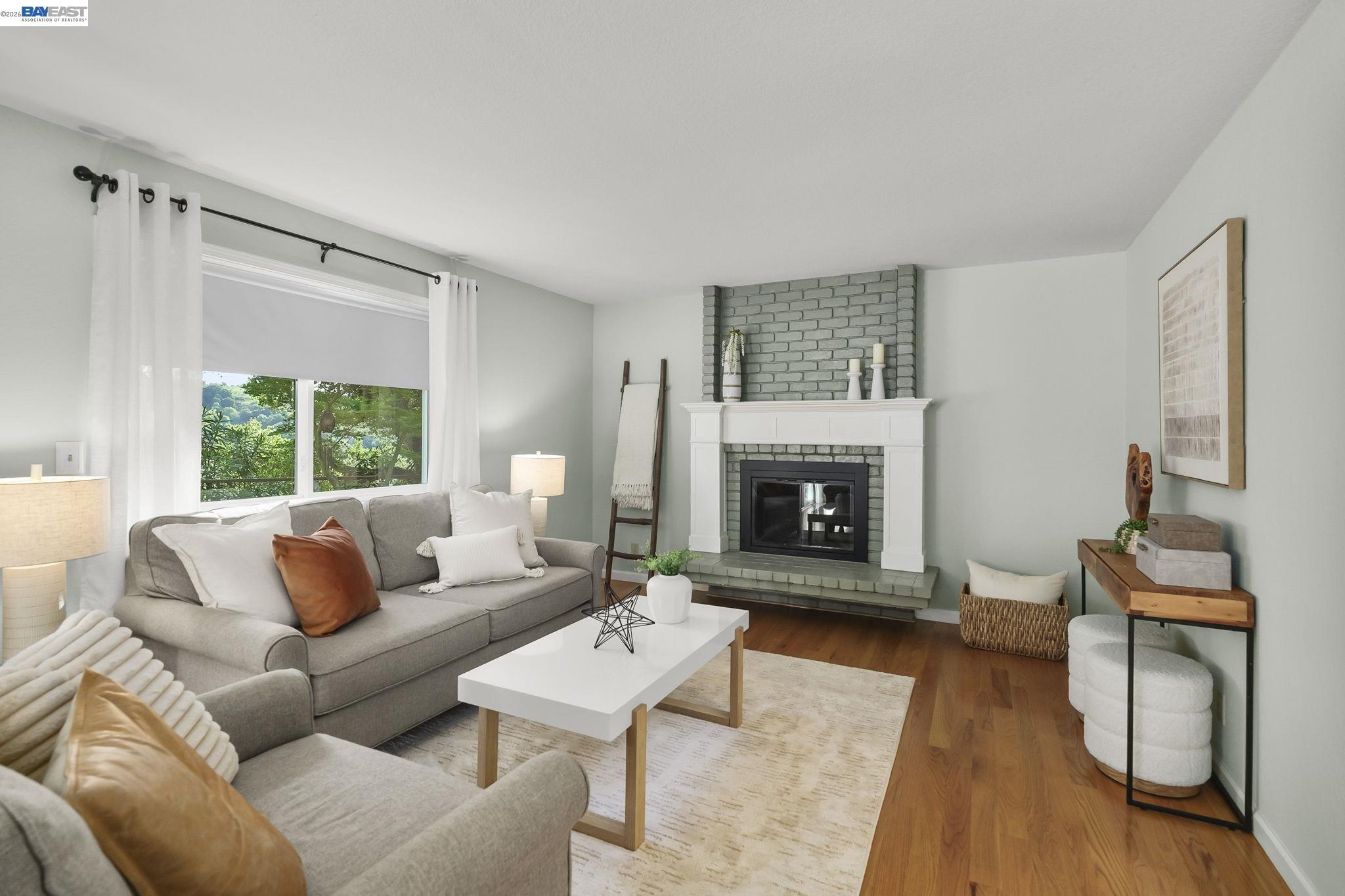 Detail Gallery Image 10 of 27 For 6034 Slopeview Ct, Castro Valley,  CA 94552 - 4 Beds | 2/1 Baths