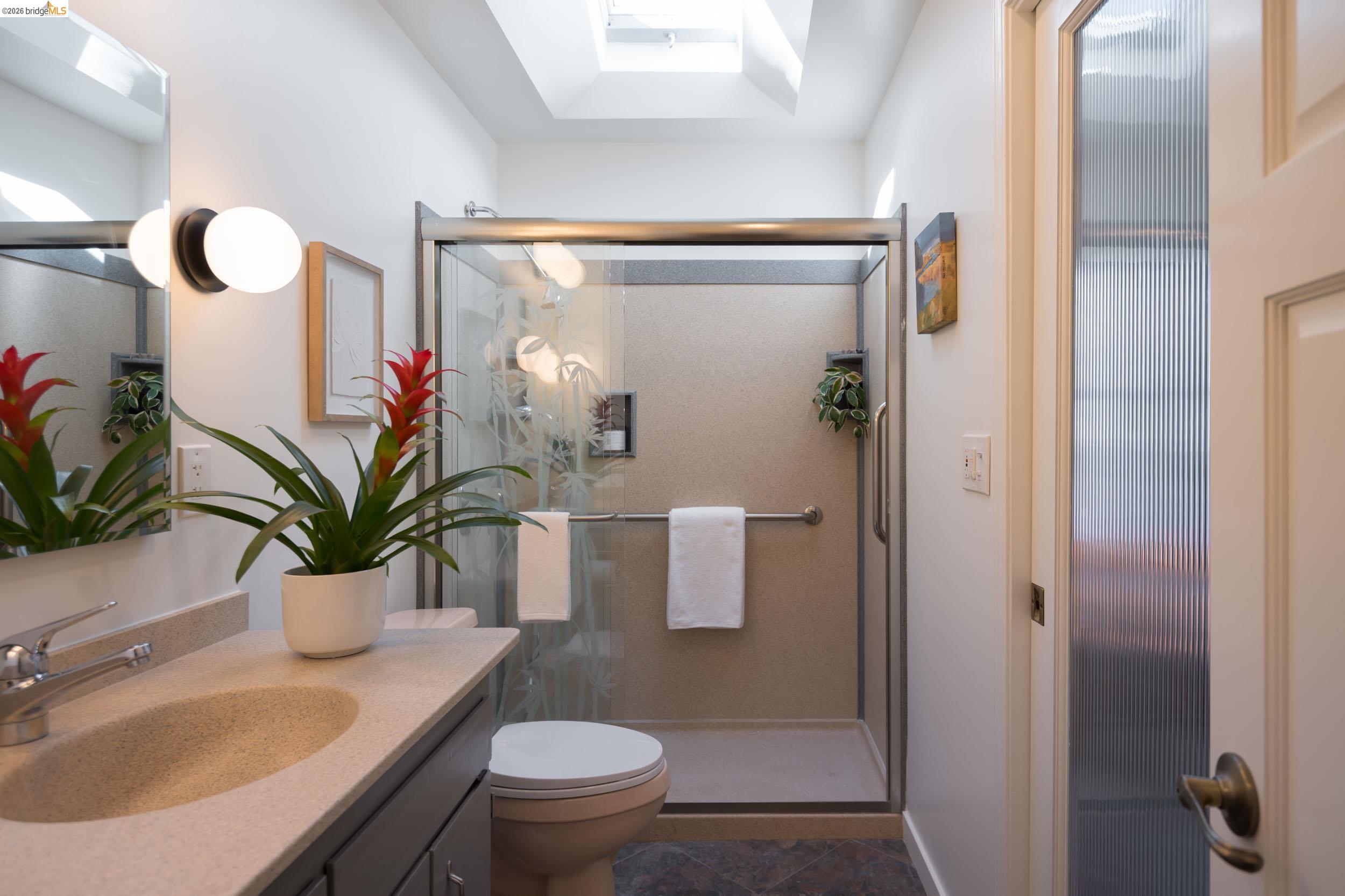 Detail Gallery Image 11 of 31 For 5437 Poinsett Ave, El Cerrito,  CA 94530 - 2 Beds | 1 Baths