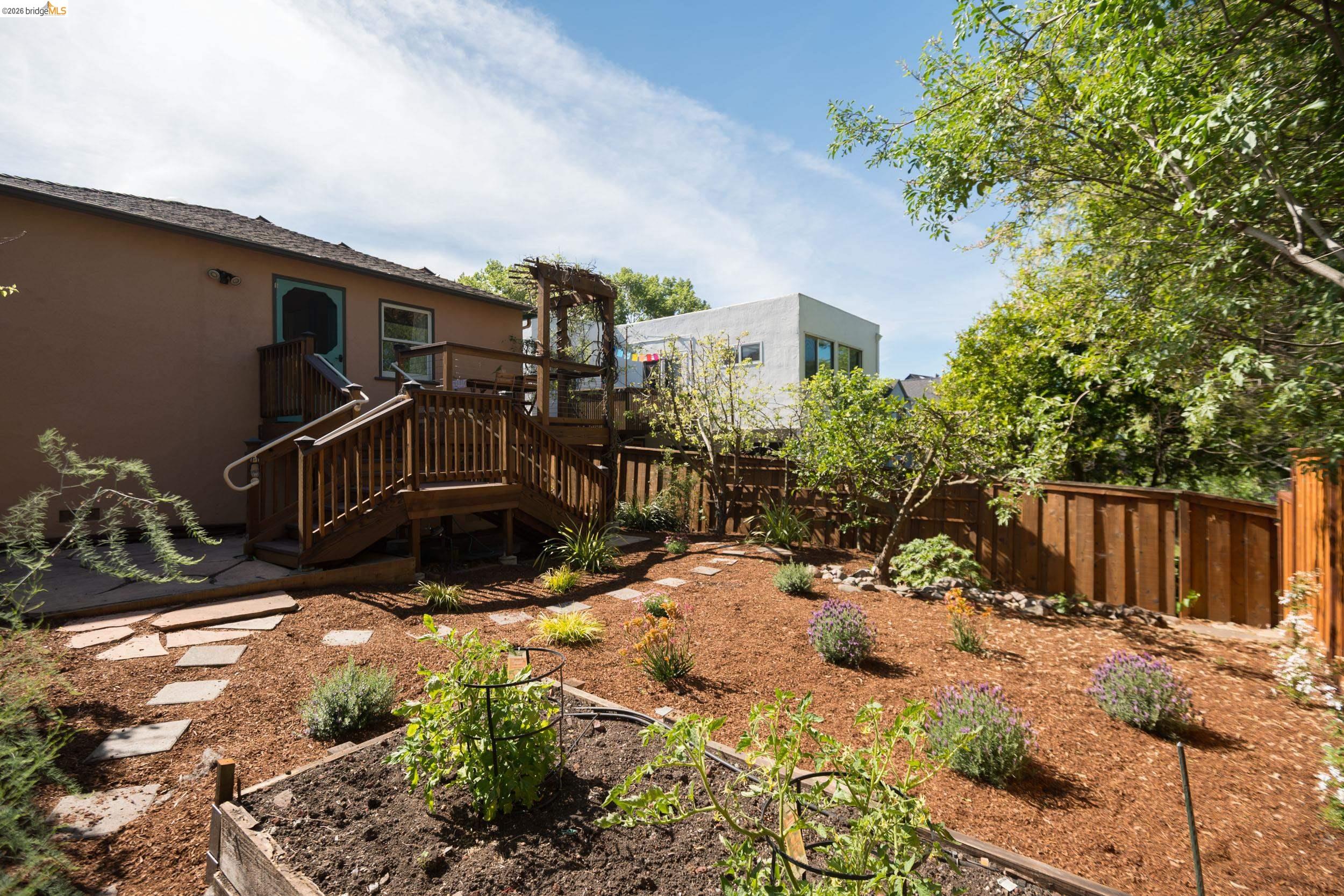 Detail Gallery Image 25 of 31 For 5437 Poinsett Ave, El Cerrito,  CA 94530 - 2 Beds | 1 Baths