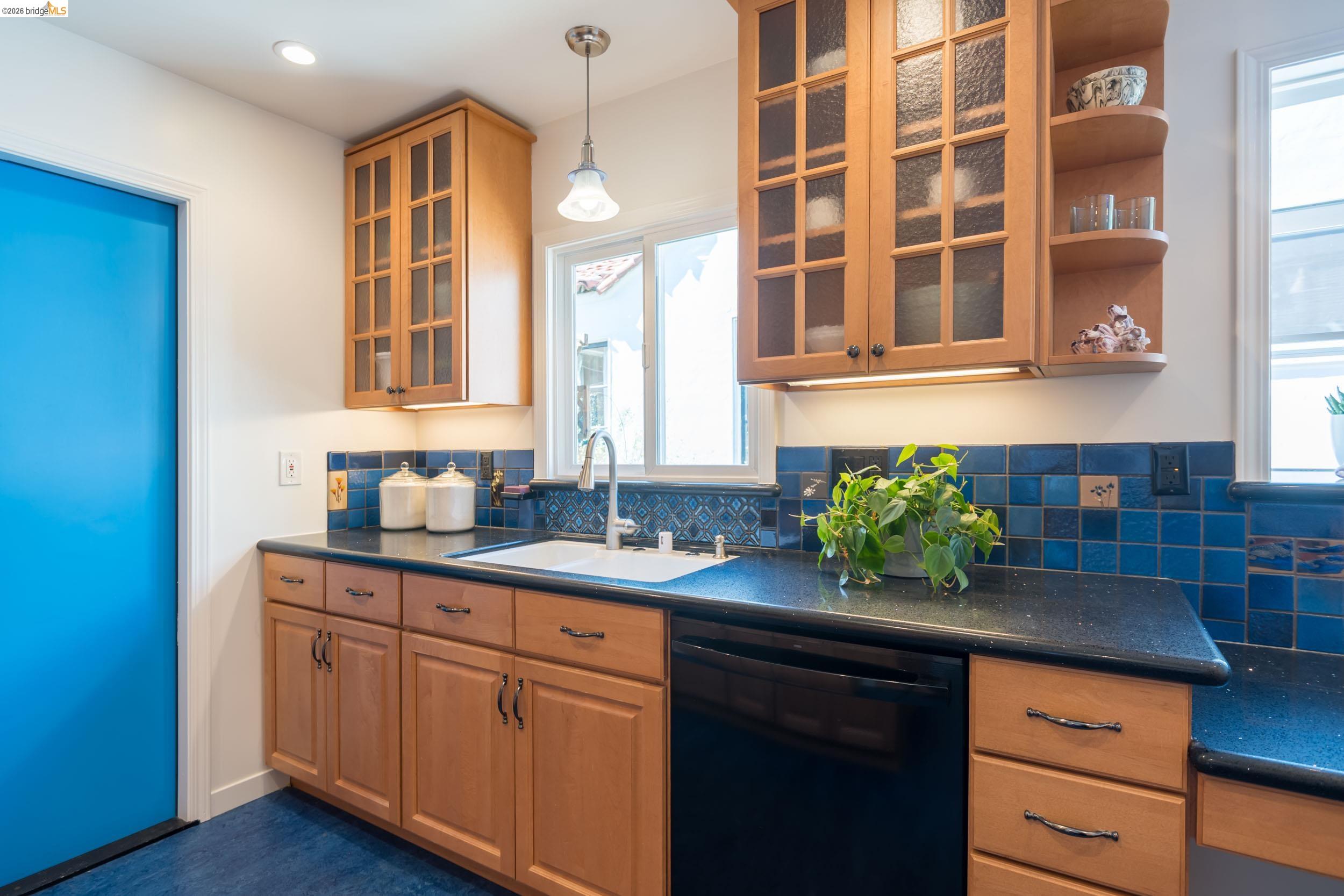 Detail Gallery Image 7 of 31 For 5437 Poinsett Ave, El Cerrito,  CA 94530 - 2 Beds | 1 Baths