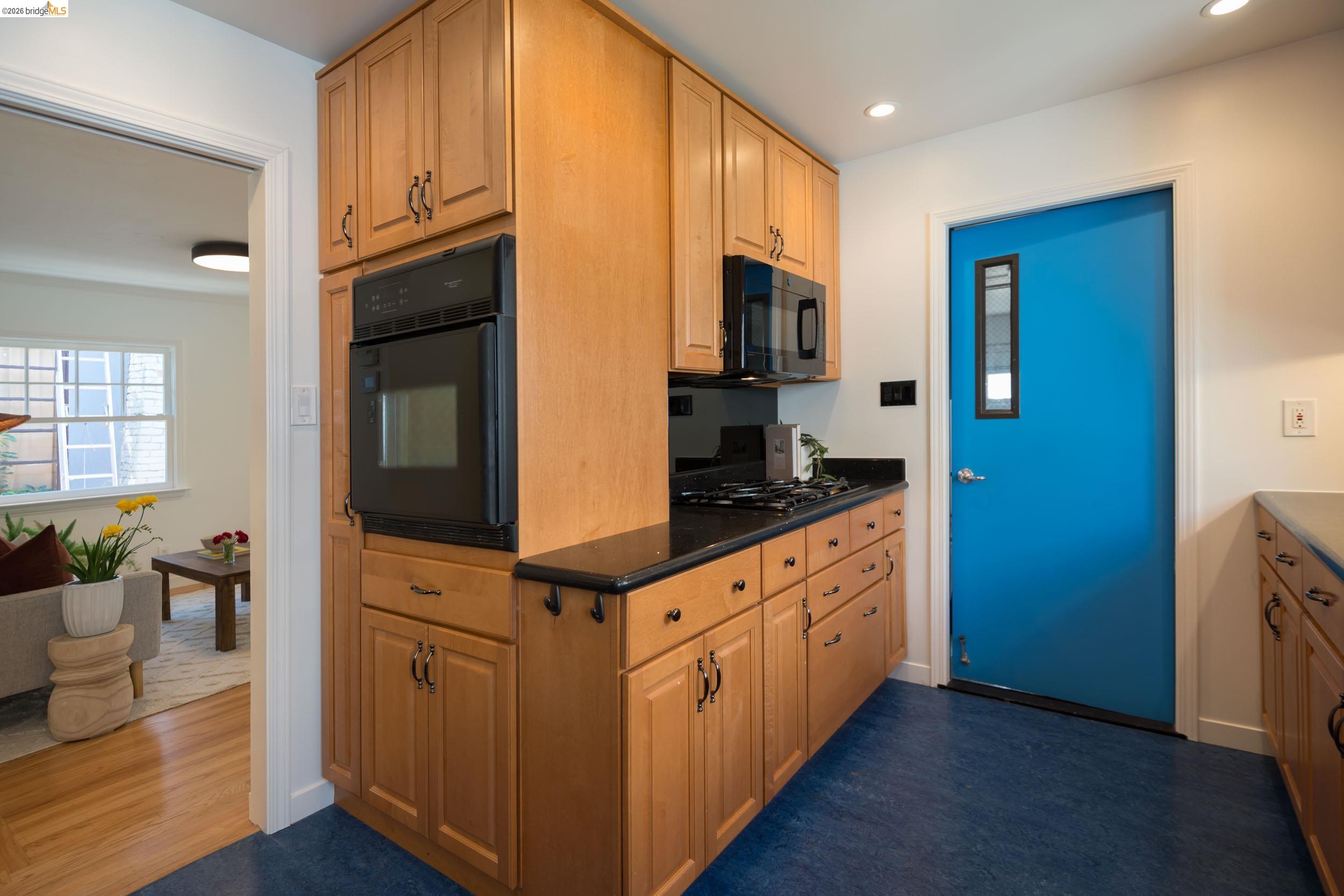 Detail Gallery Image 10 of 31 For 5437 Poinsett Ave, El Cerrito,  CA 94530 - 2 Beds | 1 Baths