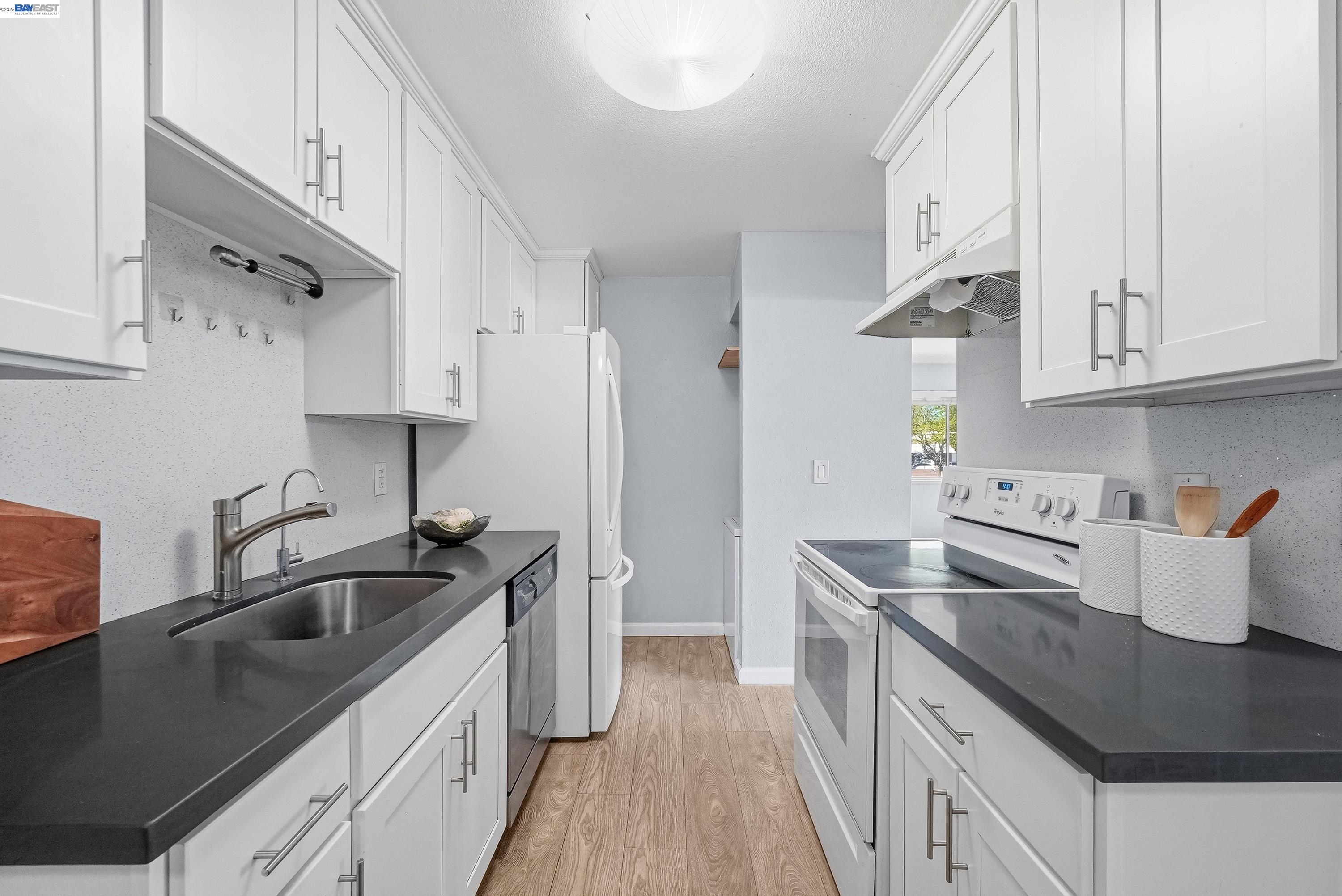 Photo #5: 41128576 Listing: Photo #5