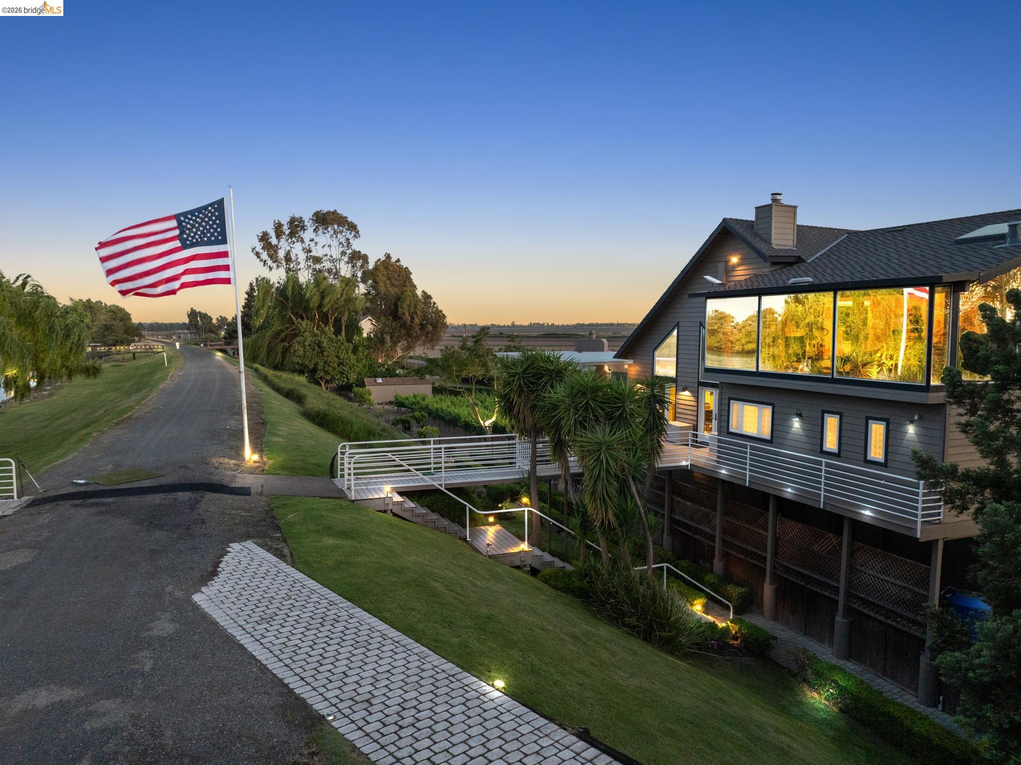 Detail Gallery Image 11 of 48 For 17035 Terminous Rd, Isleton,  CA 95641 - 3 Beds | 3 Baths