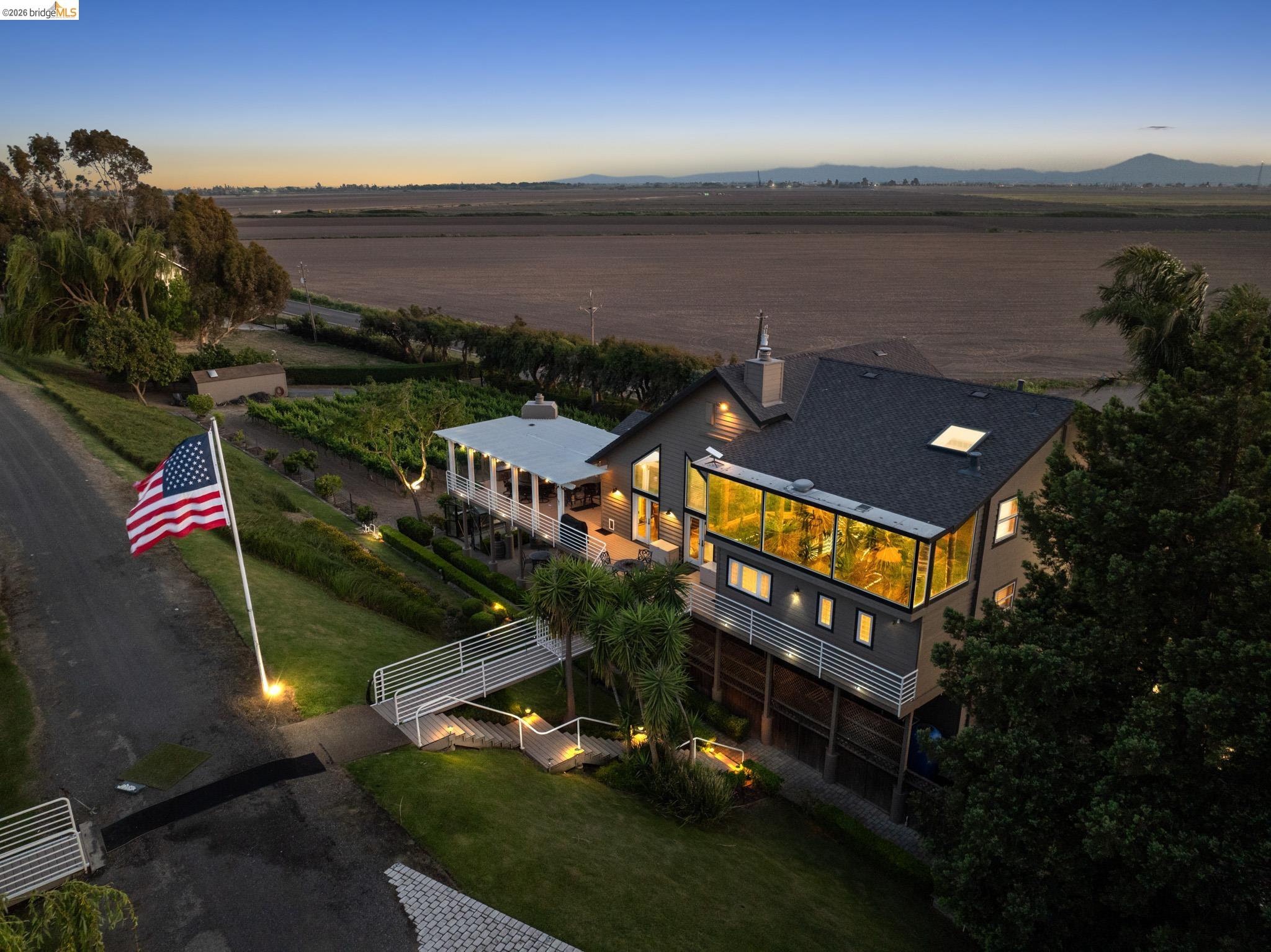 Detail Gallery Image 12 of 48 For 17035 Terminous Rd, Isleton,  CA 95641 - 3 Beds | 3 Baths