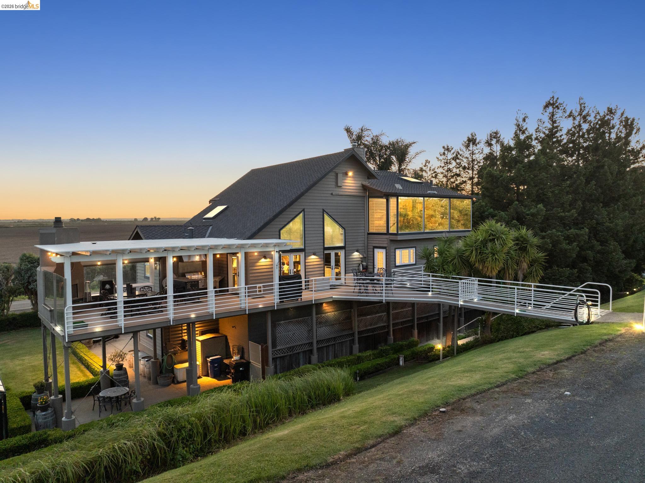 Detail Gallery Image 9 of 48 For 17035 Terminous Rd, Isleton,  CA 95641 - 3 Beds | 3 Baths