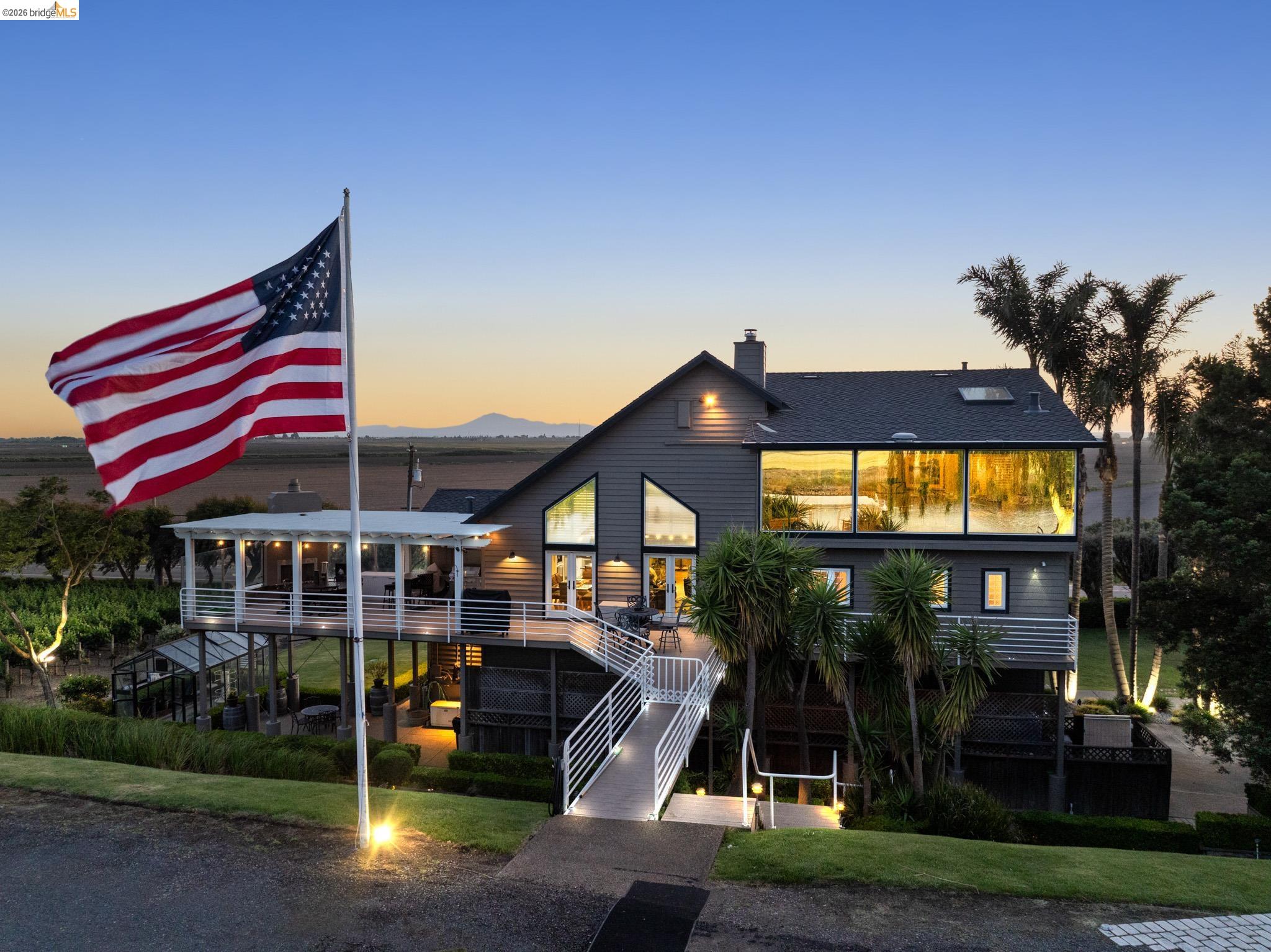 Detail Gallery Image 10 of 48 For 17035 Terminous Rd, Isleton,  CA 95641 - 3 Beds | 3 Baths