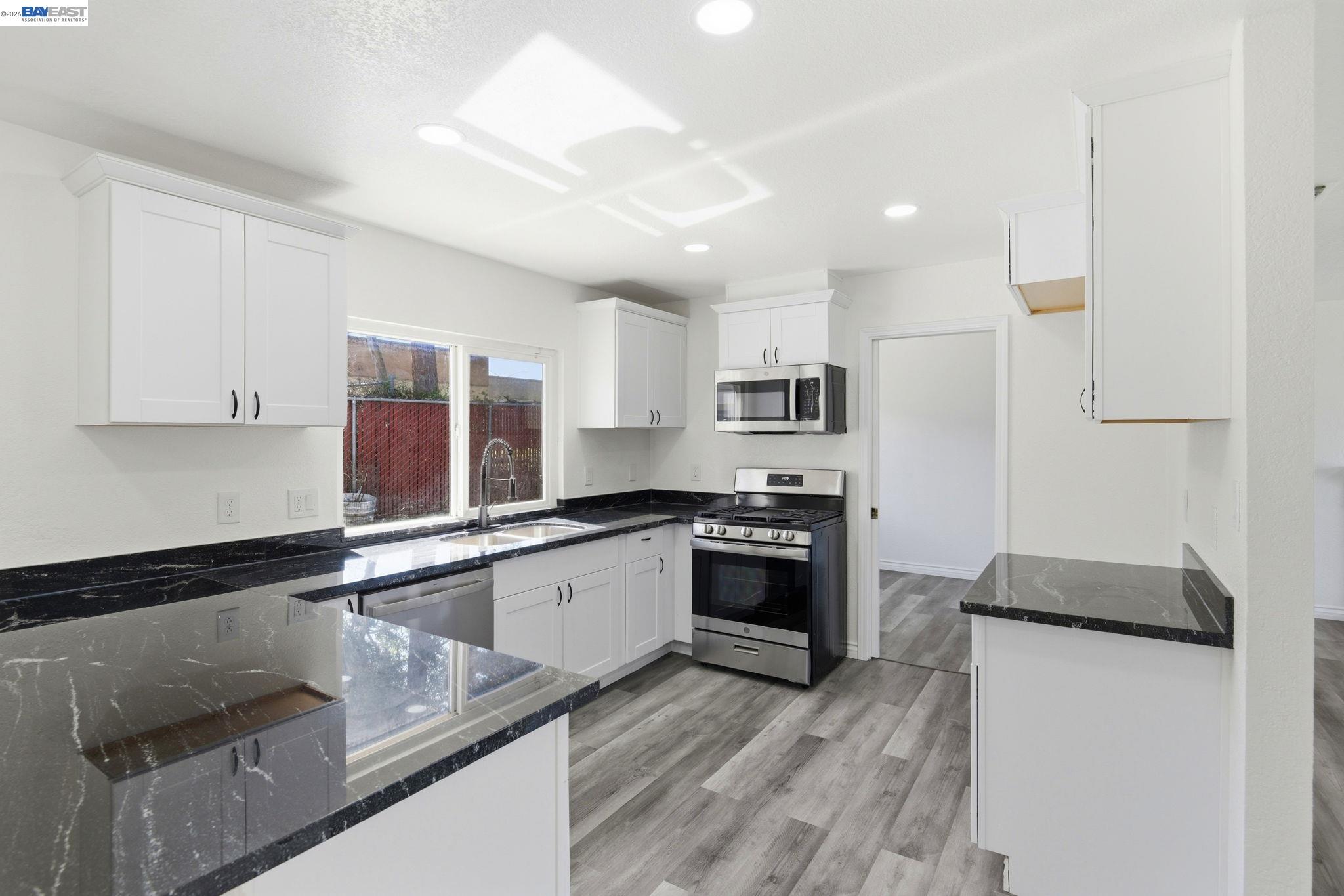 Detail Gallery Image 9 of 37 For 1940 Mcpeak Ct, Tracy,  CA 95376 - 4 Beds | 2/1 Baths