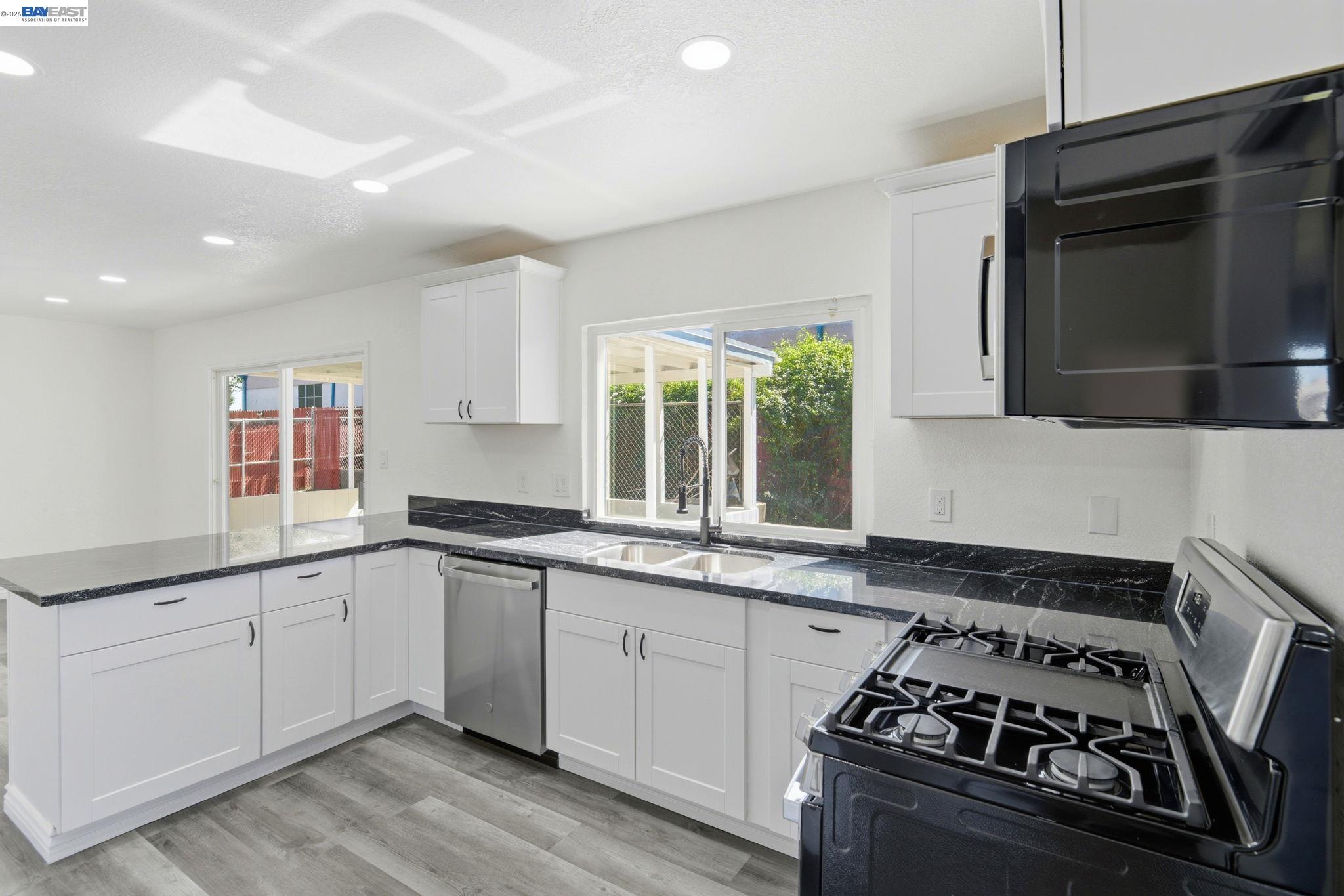 Detail Gallery Image 9 of 37 For 1940 Mcpeak Ct, Tracy,  CA 95376 - 4 Beds | 2/1 Baths