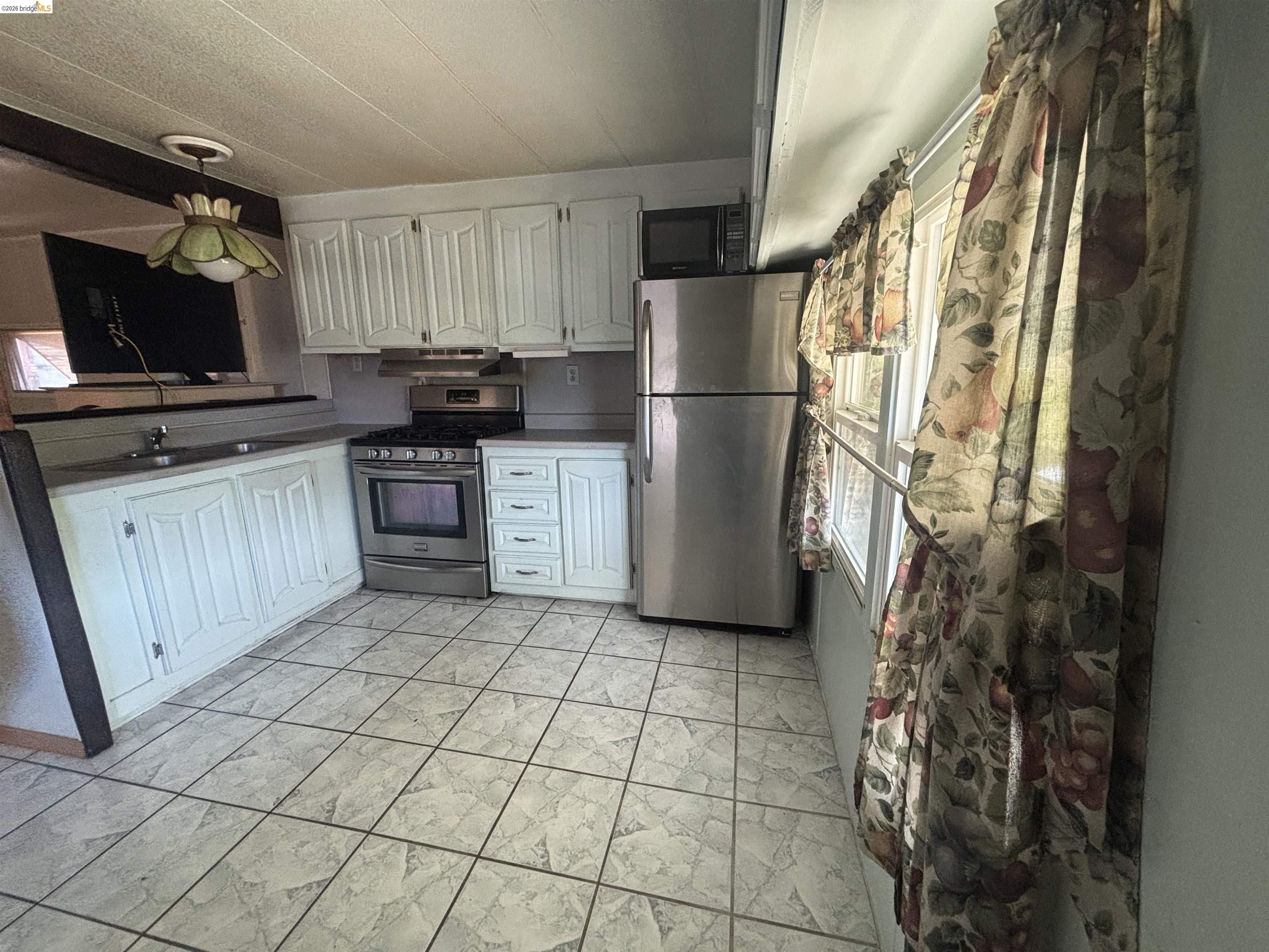 Detail Gallery Image 3 of 10 For 1550 162nd Ave. #69,  San Leandro,  CA 94578 - 2 Beds | 1 Baths