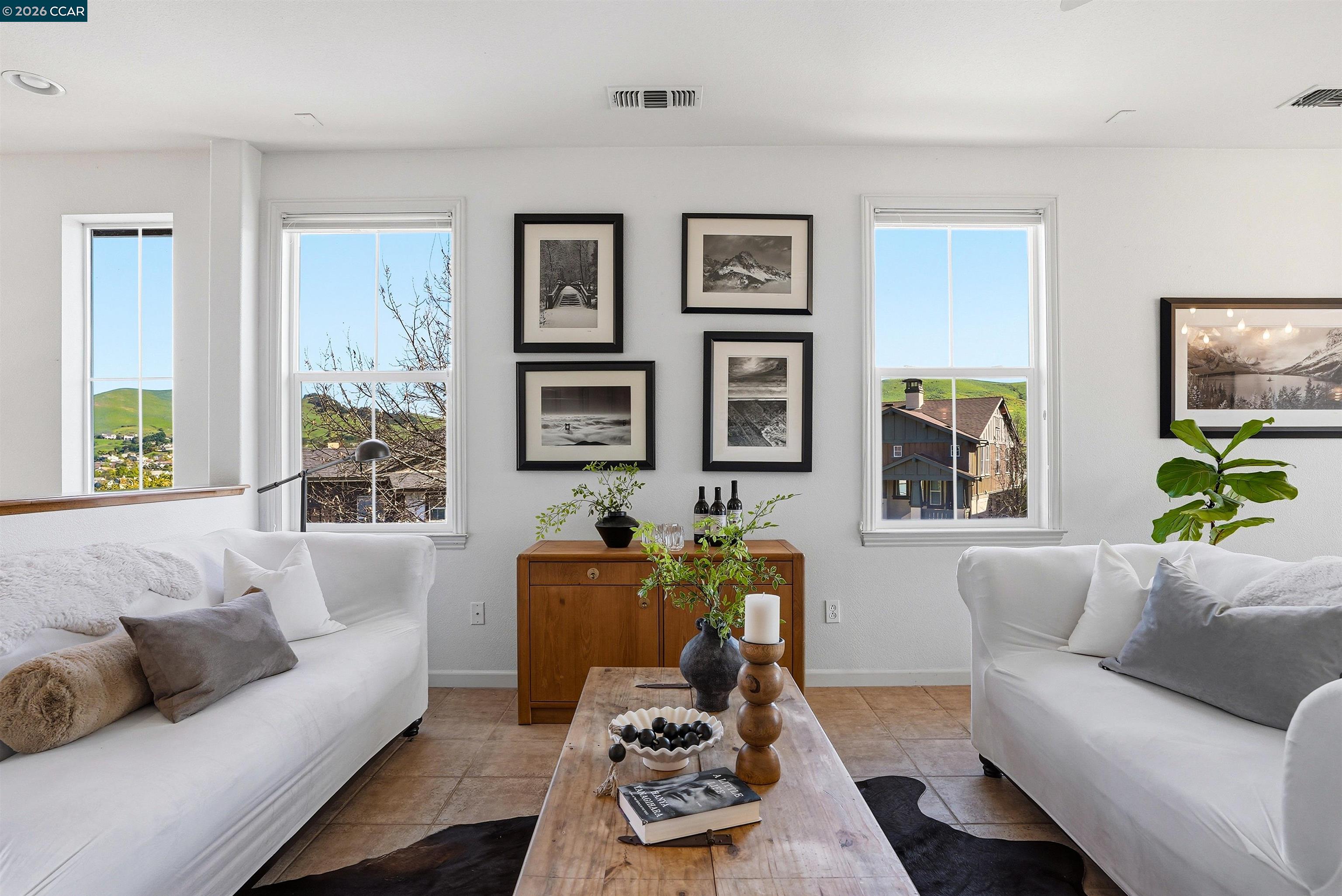 Detail Gallery Image 4 of 52 For 6560 Deerfield Dr, Vallejo,  CA 94591 - 3 Beds | 3 Baths