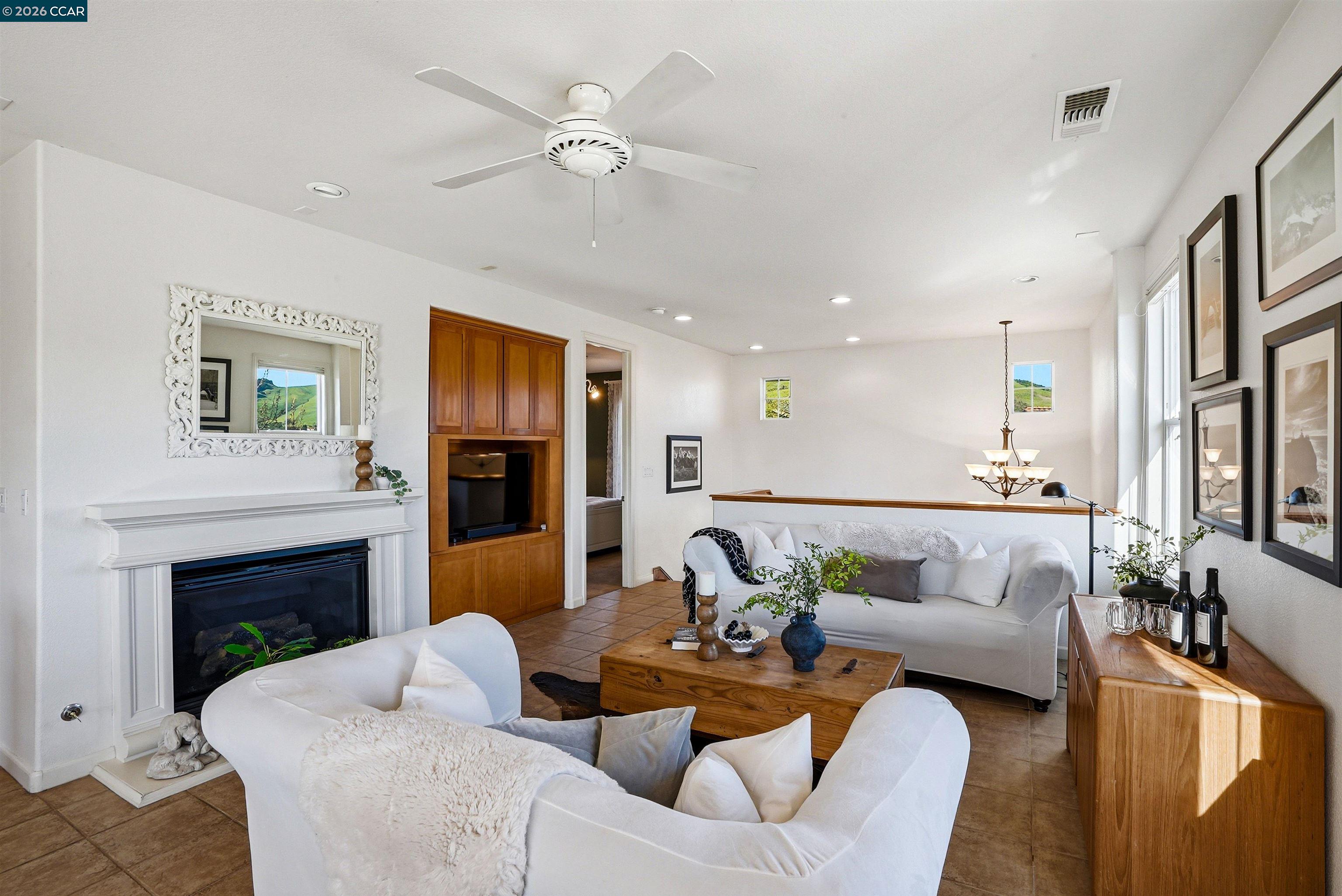 Detail Gallery Image 5 of 52 For 6560 Deerfield Dr, Vallejo,  CA 94591 - 3 Beds | 3 Baths