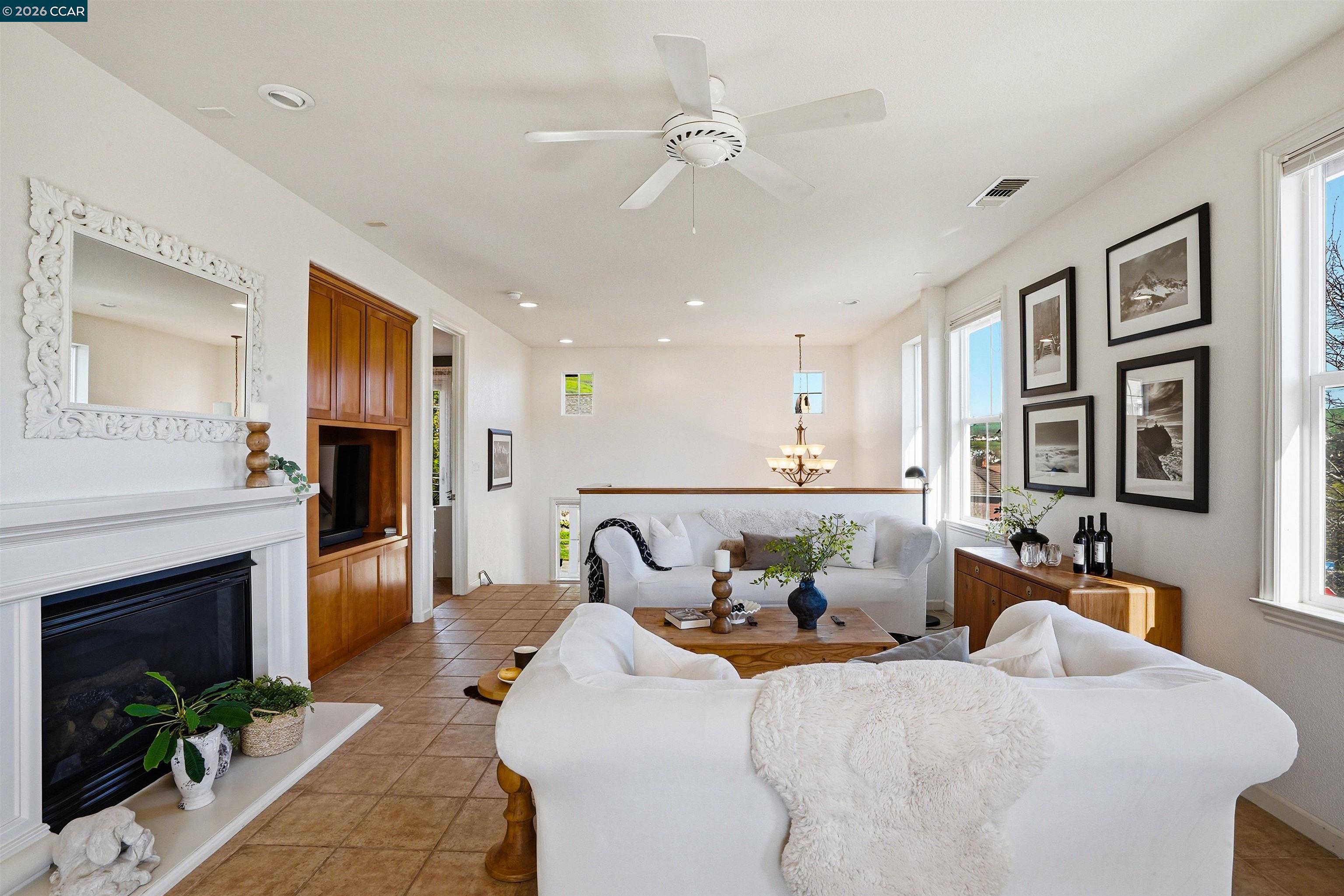 Detail Gallery Image 6 of 52 For 6560 Deerfield Dr, Vallejo,  CA 94591 - 3 Beds | 3 Baths