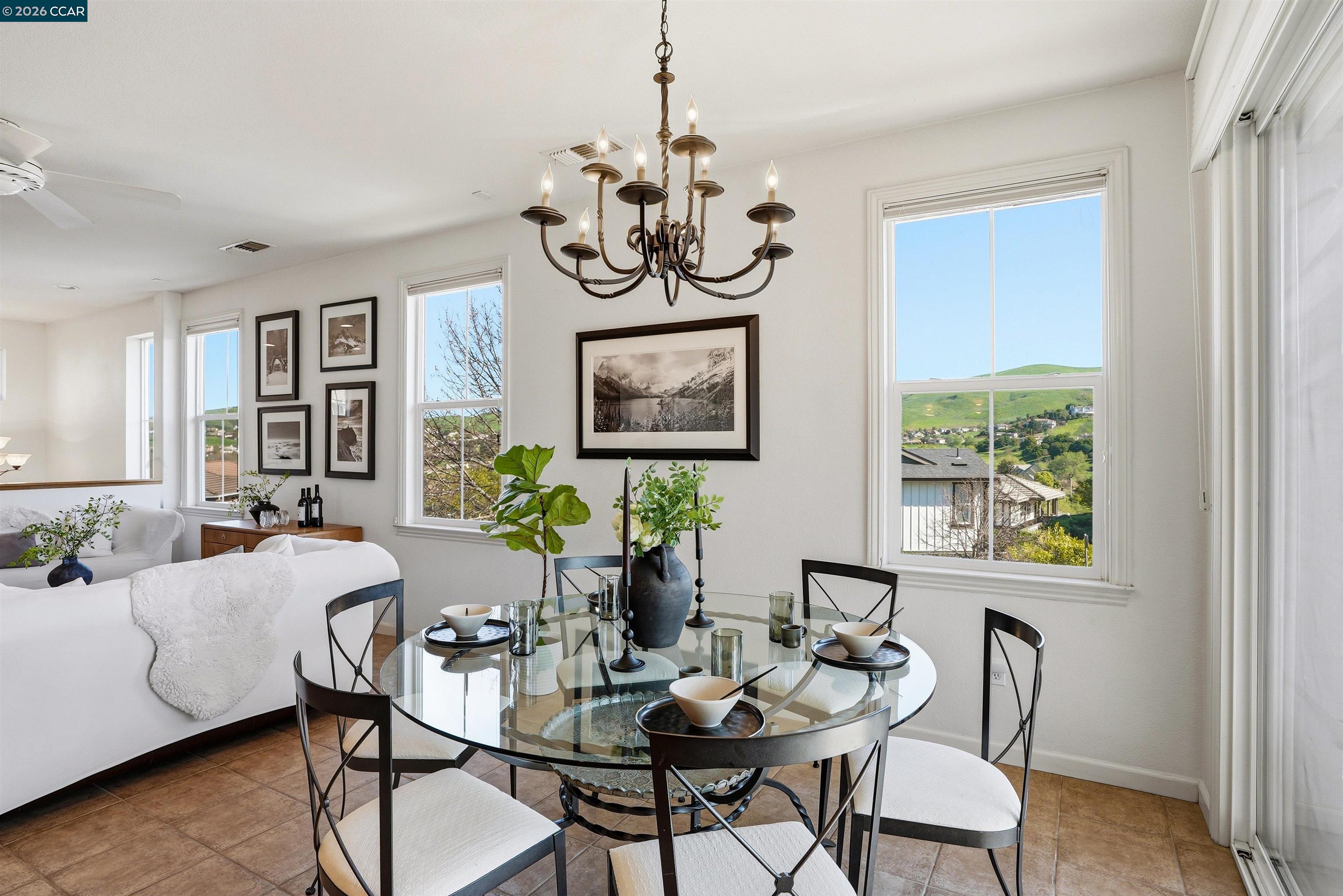 Detail Gallery Image 8 of 52 For 6560 Deerfield Dr, Vallejo,  CA 94591 - 3 Beds | 3 Baths