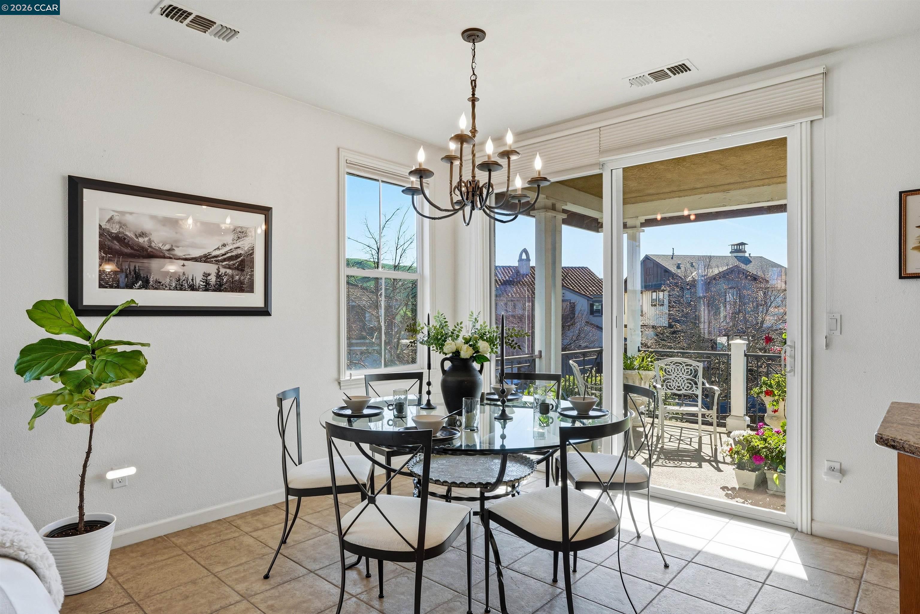 Detail Gallery Image 9 of 52 For 6560 Deerfield Dr, Vallejo,  CA 94591 - 3 Beds | 3 Baths