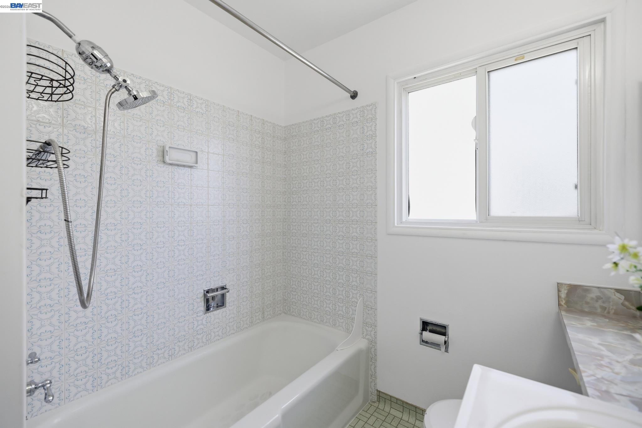 Detail Gallery Image 20 of 44 For 16311 Ria Dr, –,  CA 94578 - 3 Beds | 2 Baths